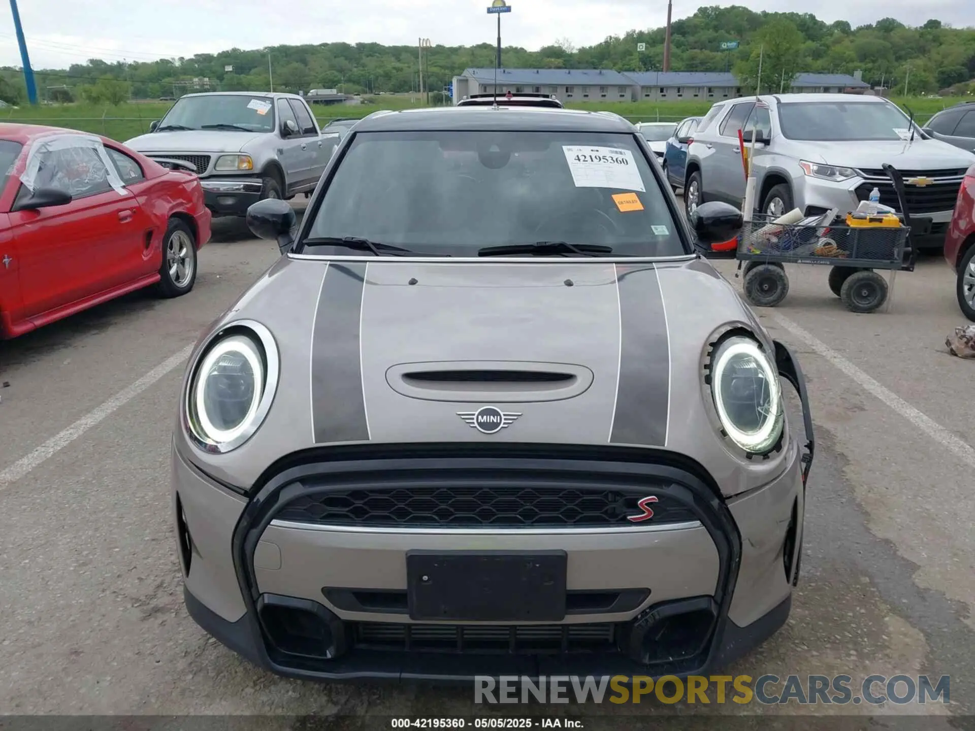 12 Photograph of a damaged car WMW53DK0XN2R38274 MINI HARDTOP 2022