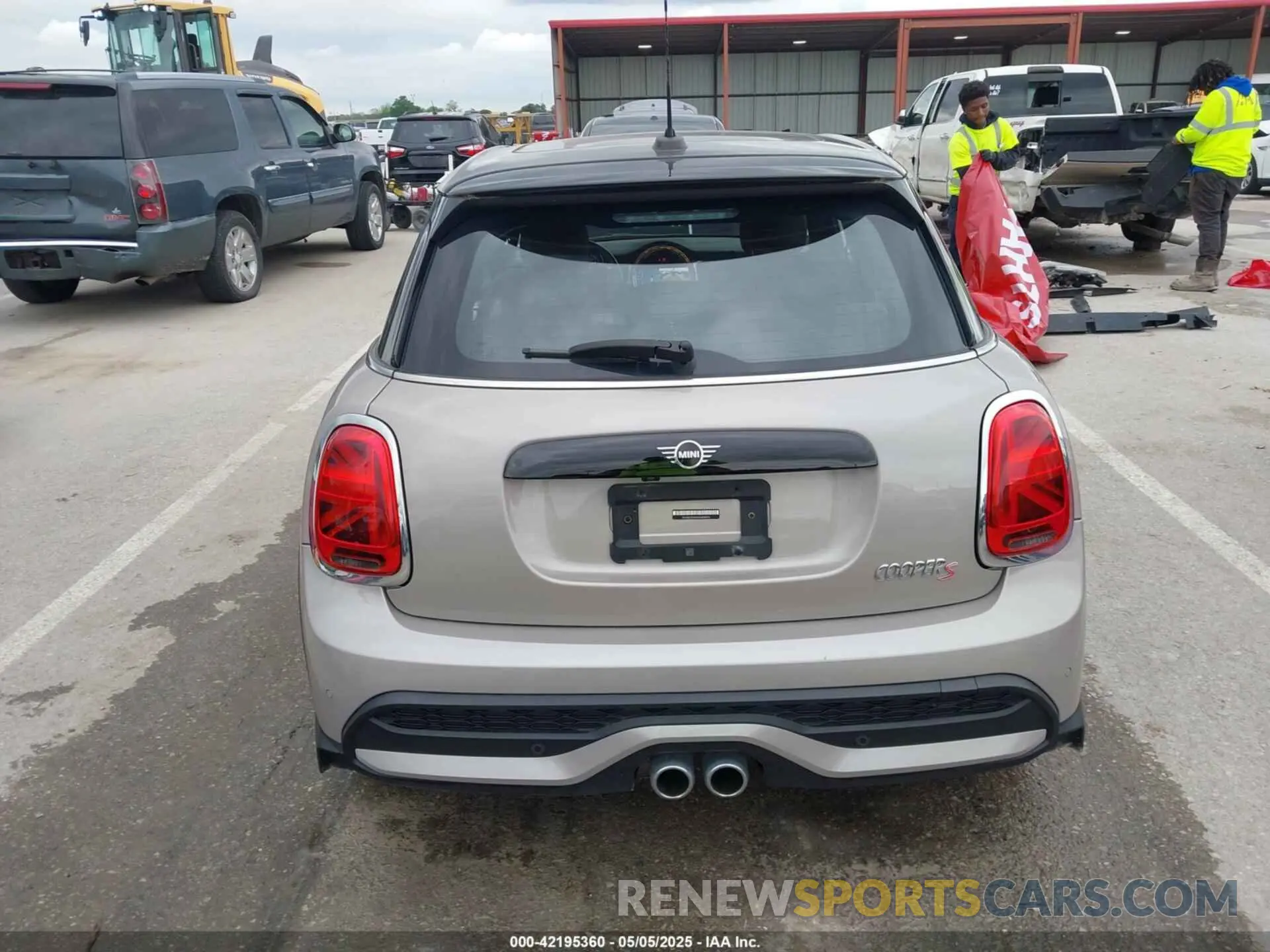 16 Photograph of a damaged car WMW53DK0XN2R38274 MINI HARDTOP 2022