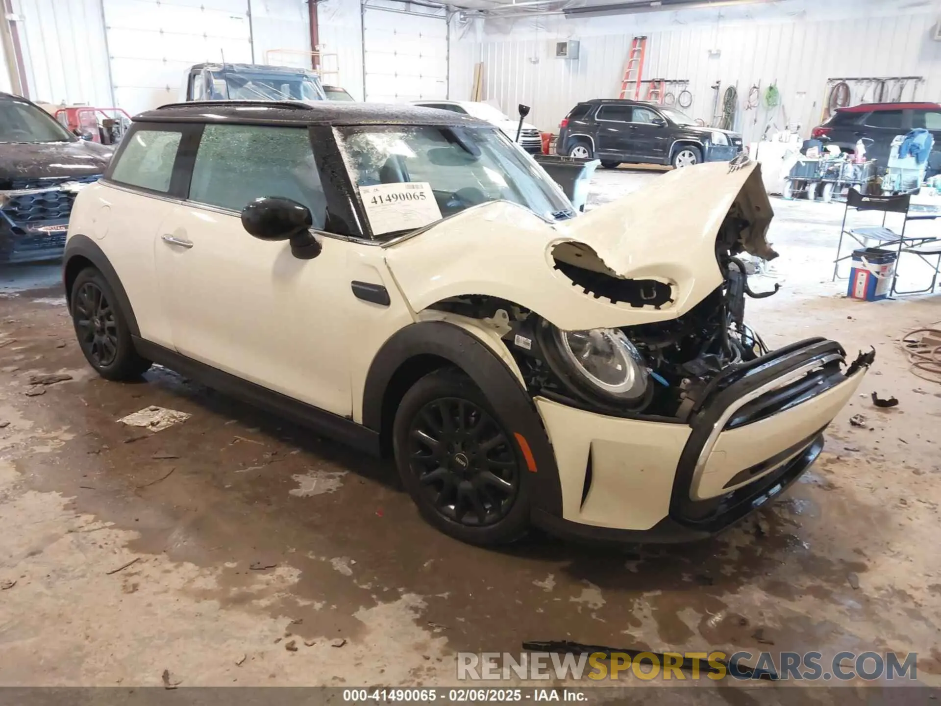 1 Photograph of a damaged car WMW33DH01P2T73141 MINI HARDTOP 2023