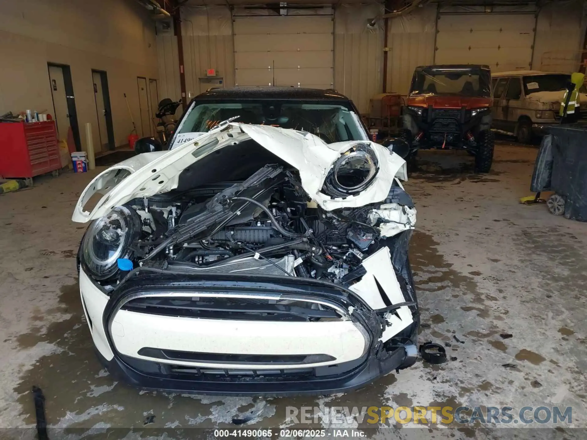13 Photograph of a damaged car WMW33DH01P2T73141 MINI HARDTOP 2023