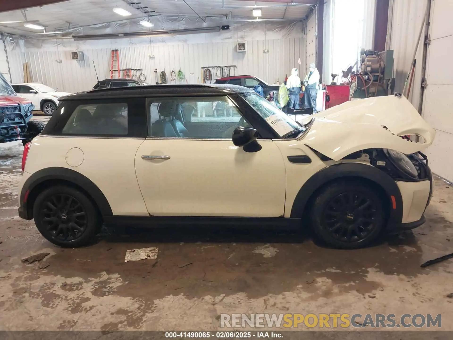 14 Photograph of a damaged car WMW33DH01P2T73141 MINI HARDTOP 2023