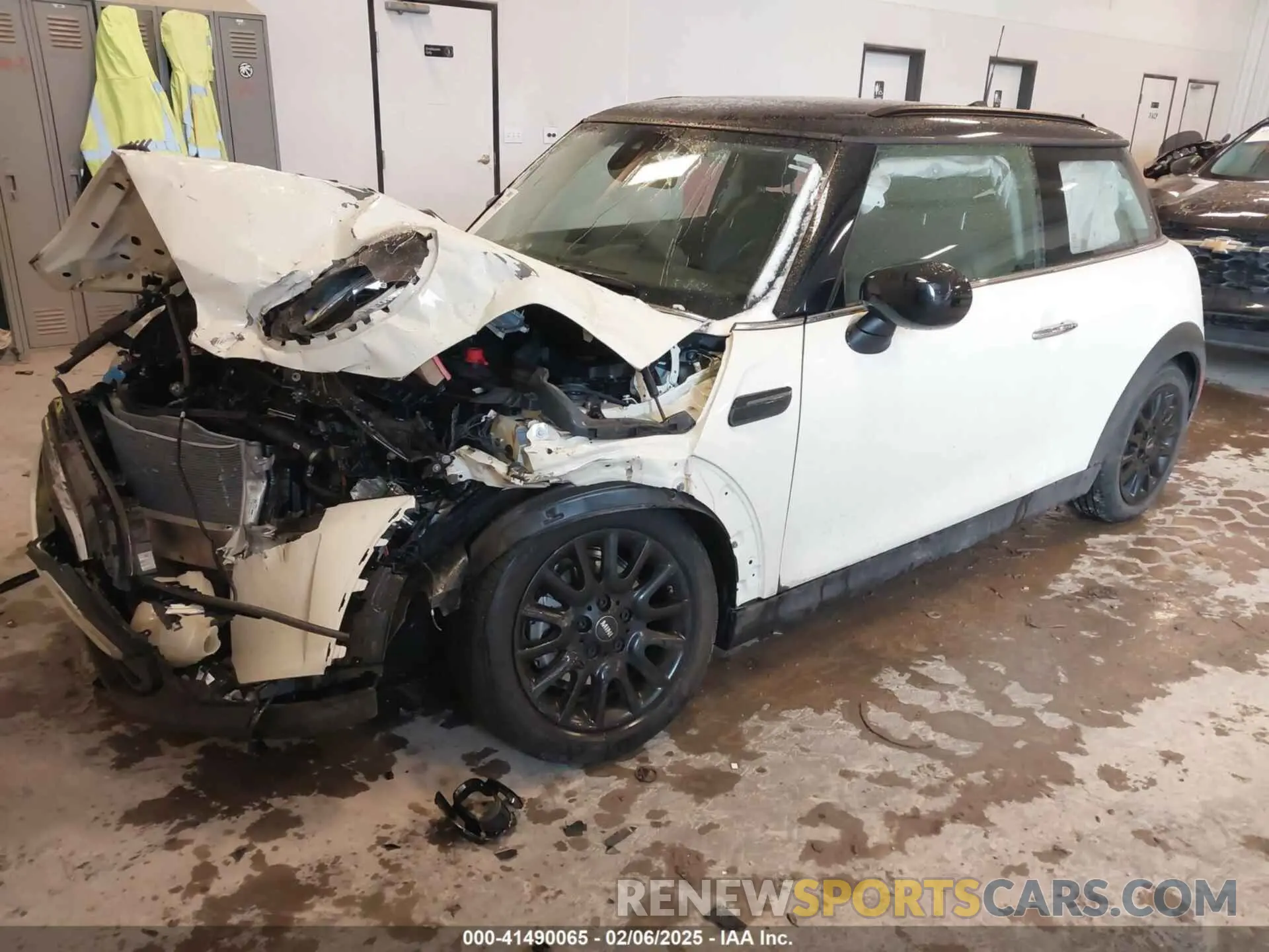 2 Photograph of a damaged car WMW33DH01P2T73141 MINI HARDTOP 2023
