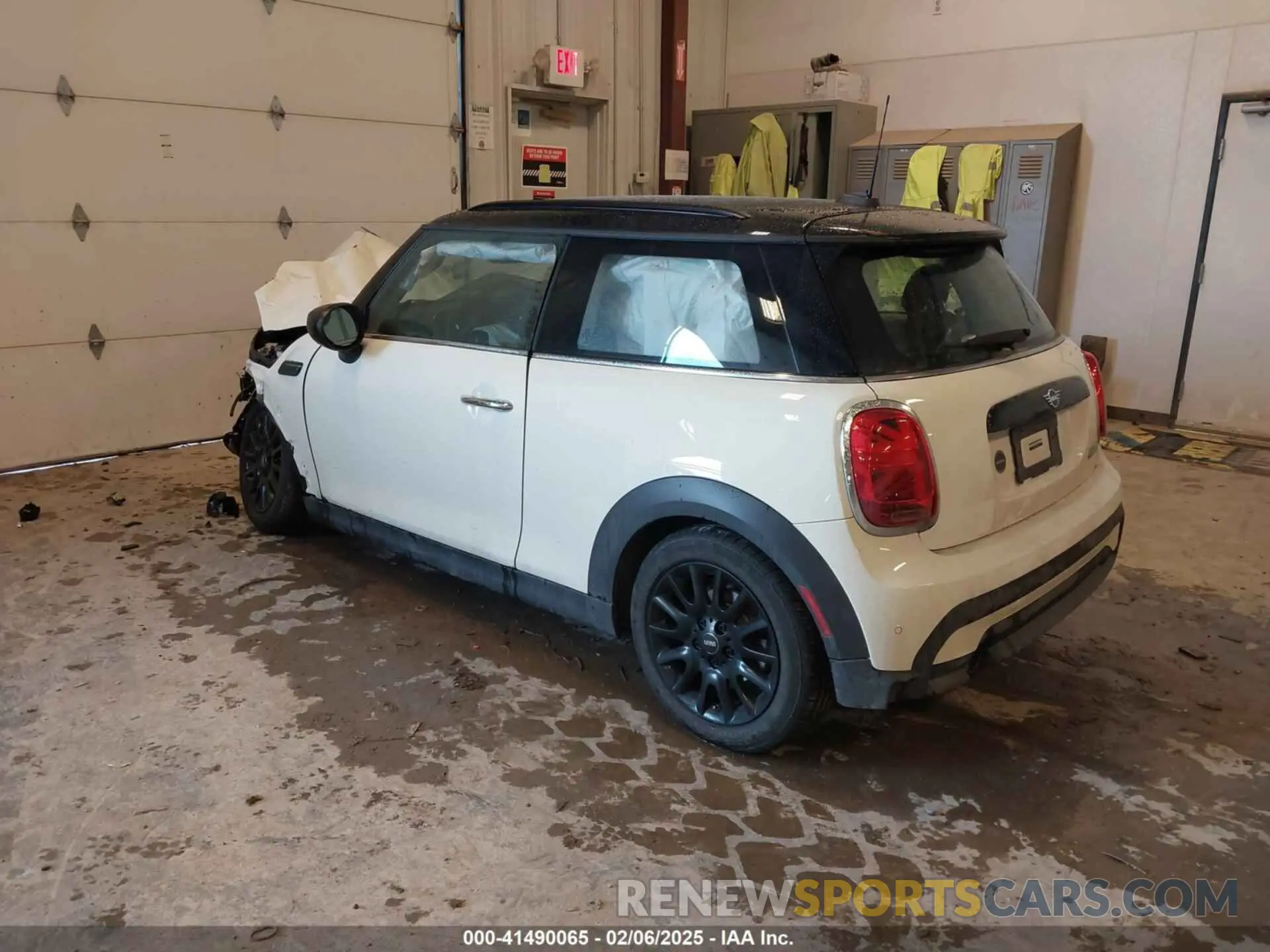 3 Photograph of a damaged car WMW33DH01P2T73141 MINI HARDTOP 2023