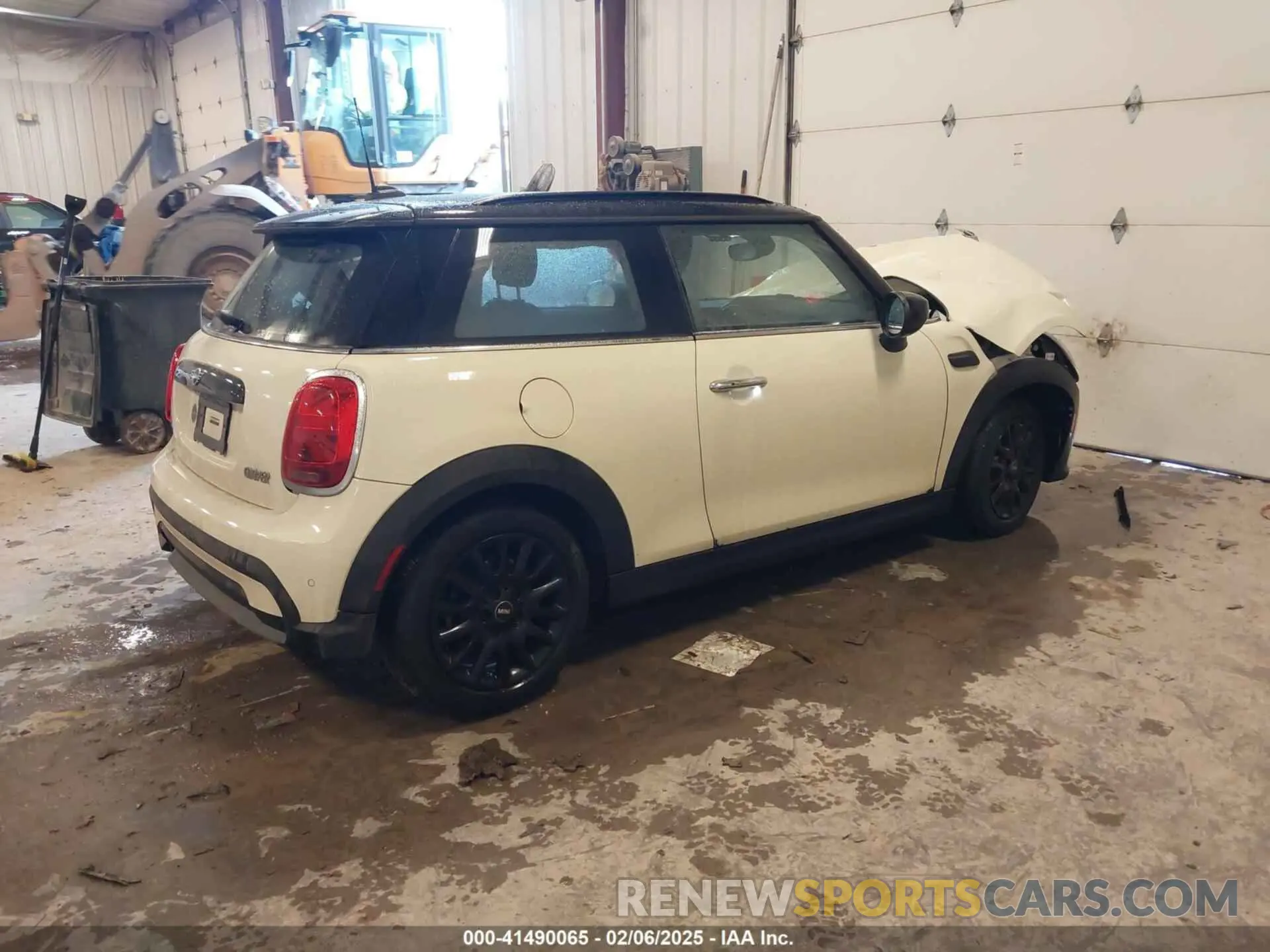 4 Photograph of a damaged car WMW33DH01P2T73141 MINI HARDTOP 2023