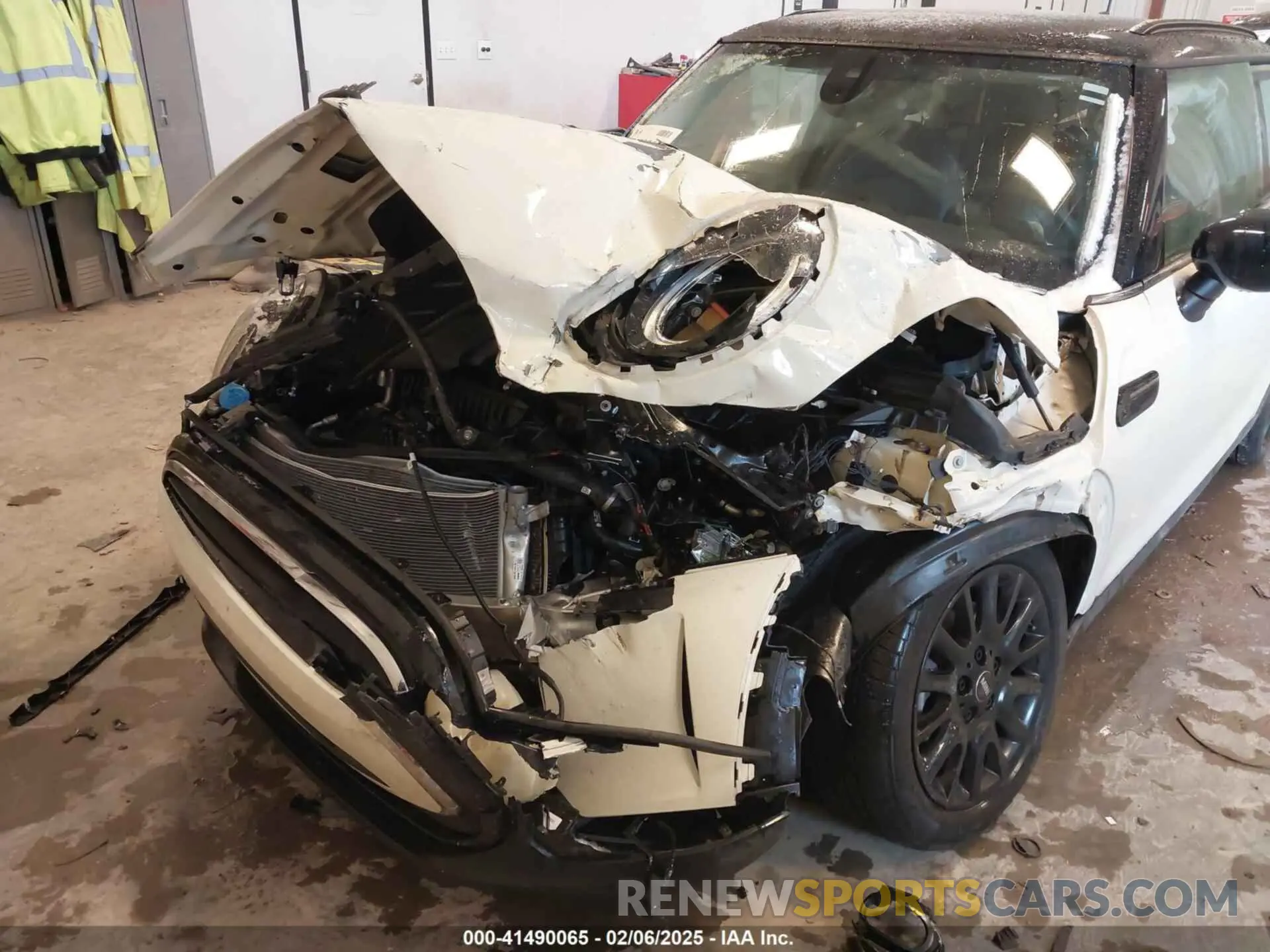 6 Photograph of a damaged car WMW33DH01P2T73141 MINI HARDTOP 2023