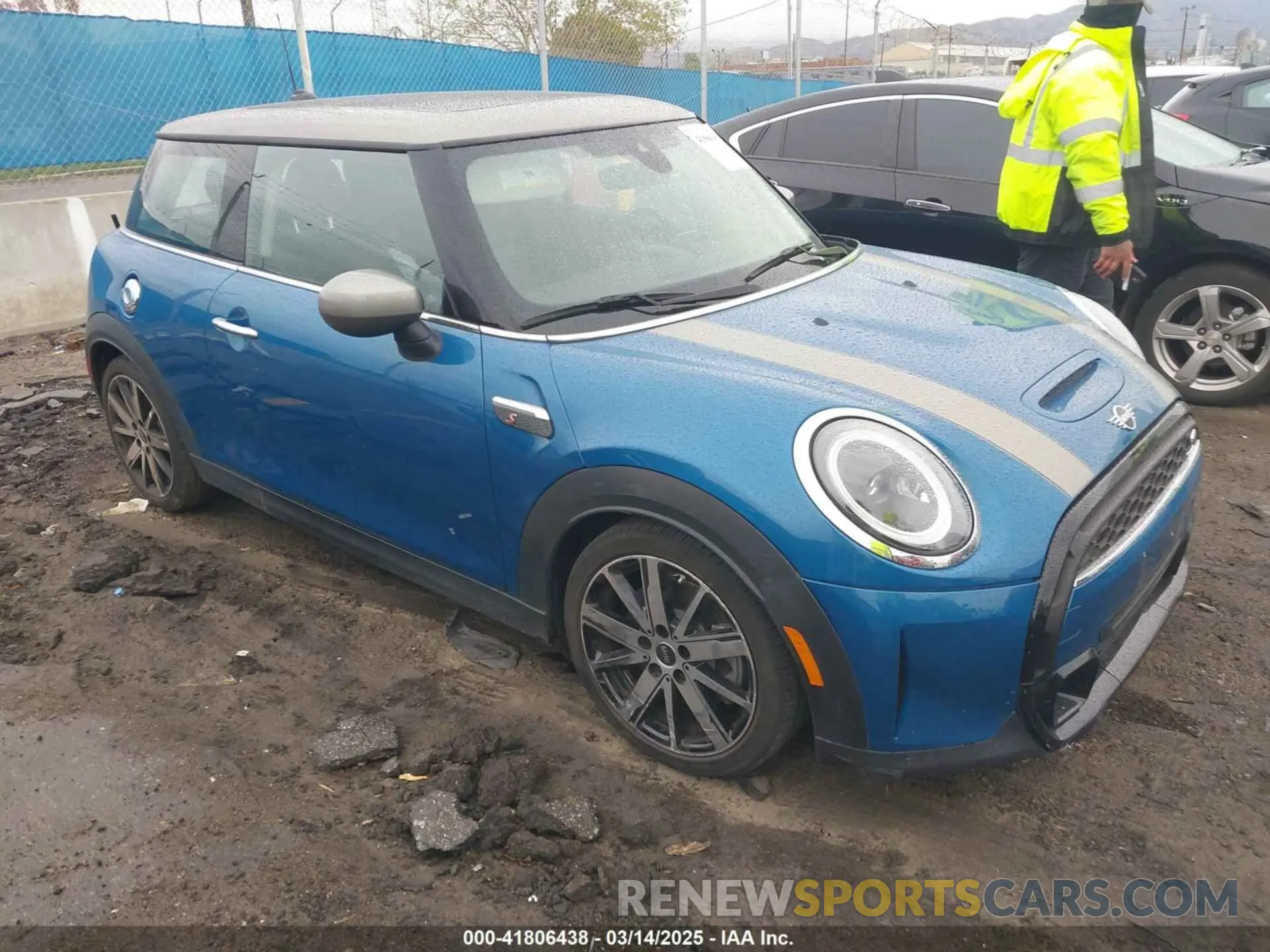 1 Photograph of a damaged car WMW53DH00P2S86792 MINI HARDTOP 2023