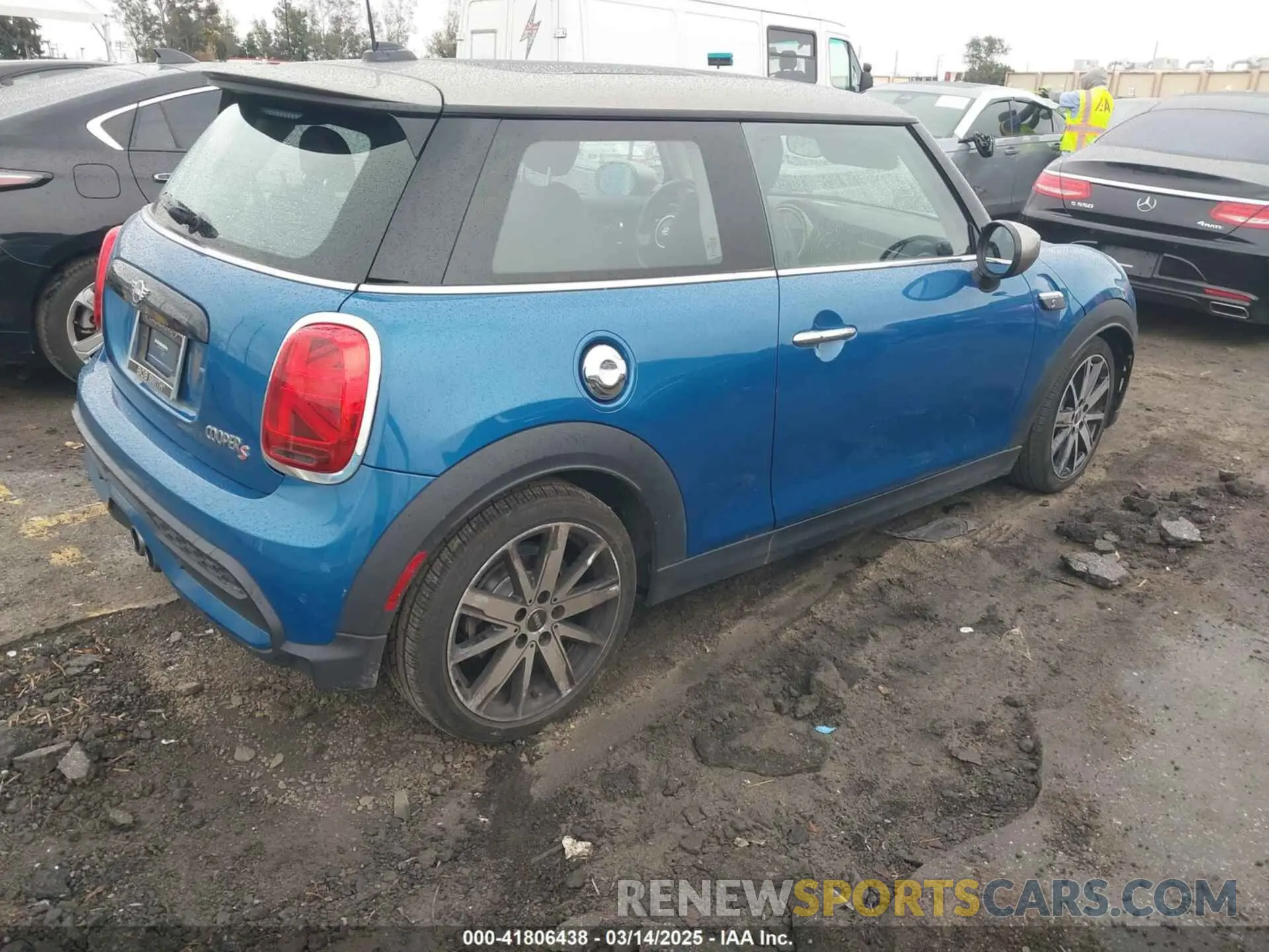 4 Photograph of a damaged car WMW53DH00P2S86792 MINI HARDTOP 2023
