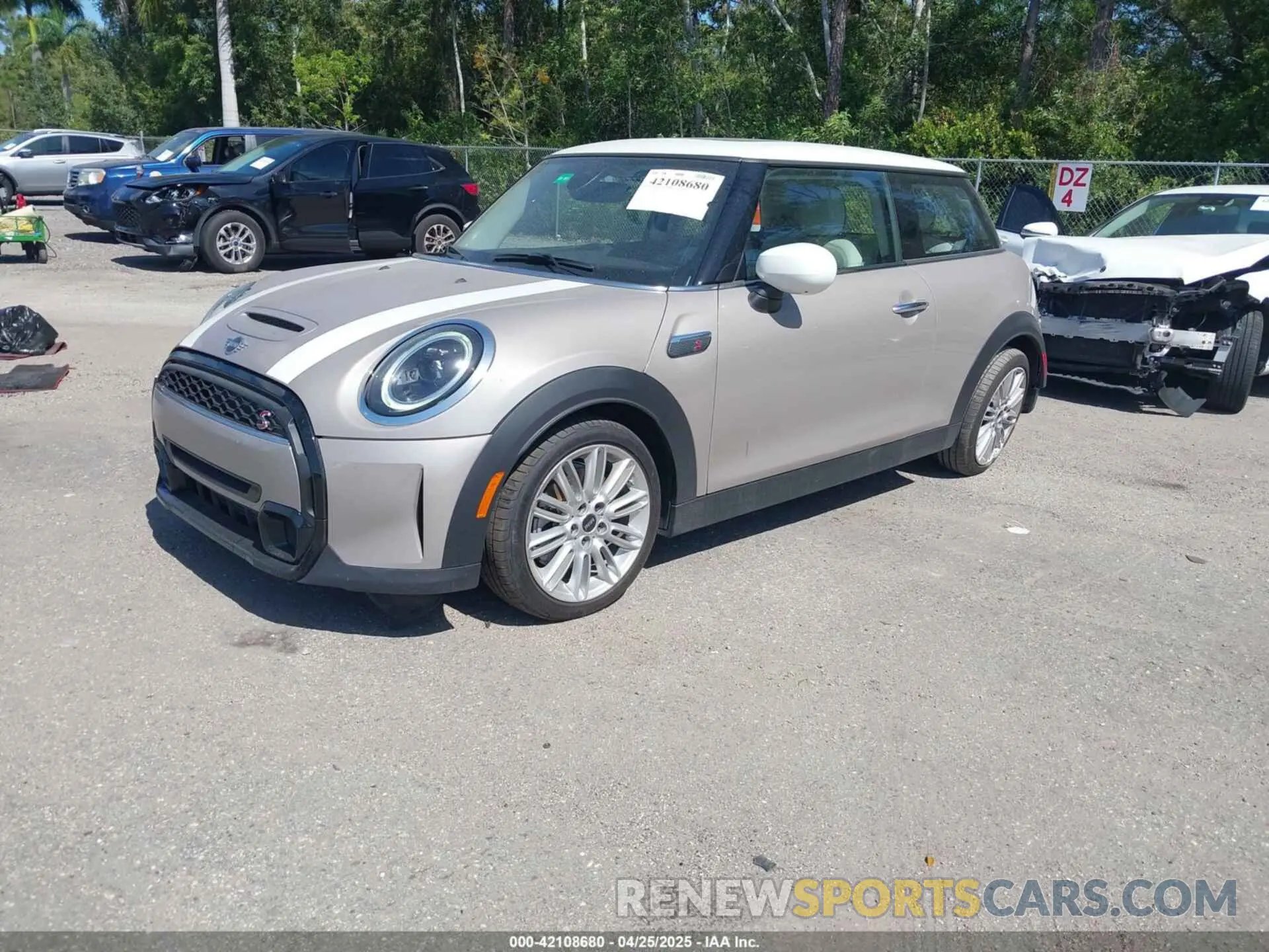2 Photograph of a damaged car WMW53DH09P2T51901 MINI HARDTOP 2023