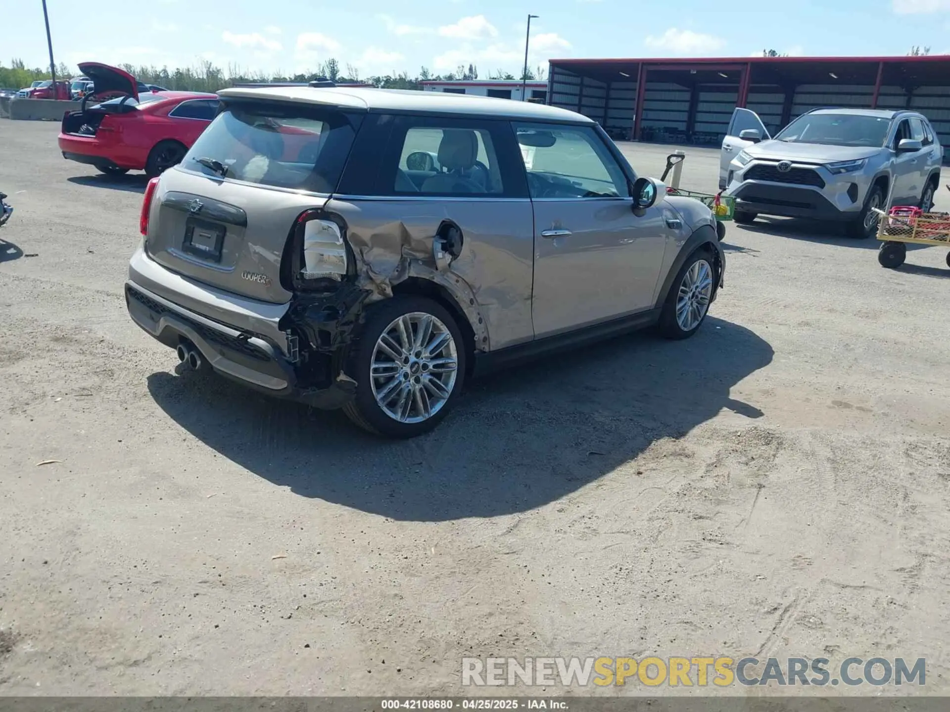 4 Photograph of a damaged car WMW53DH09P2T51901 MINI HARDTOP 2023