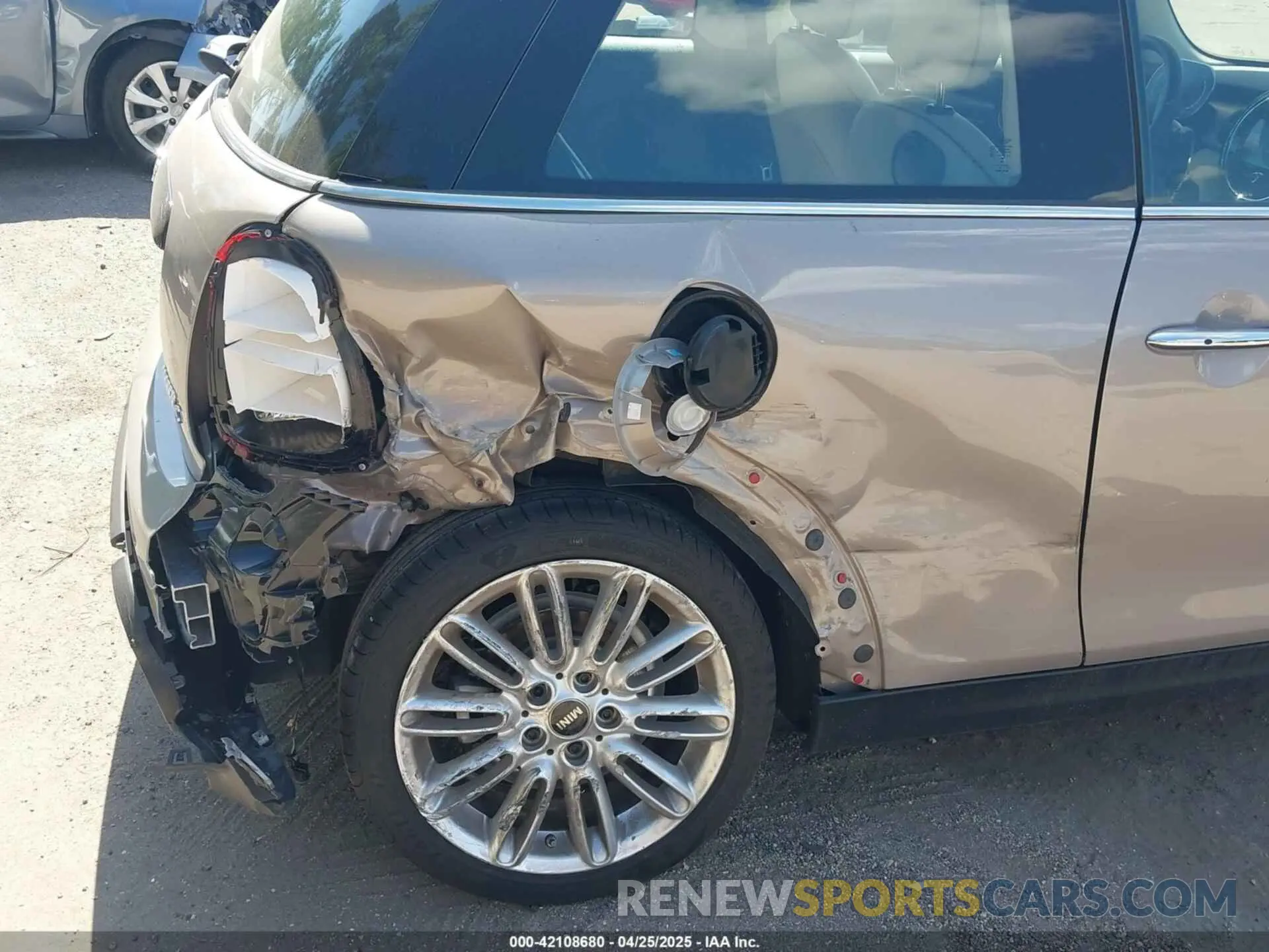 6 Photograph of a damaged car WMW53DH09P2T51901 MINI HARDTOP 2023
