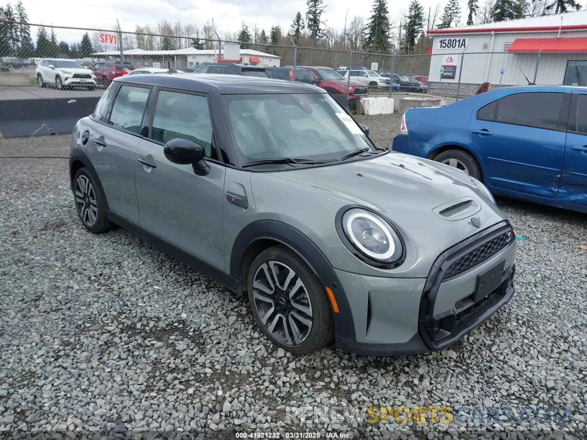 1 Photograph of a damaged car WMW53DK06P2T05743 MINI HARDTOP 2023