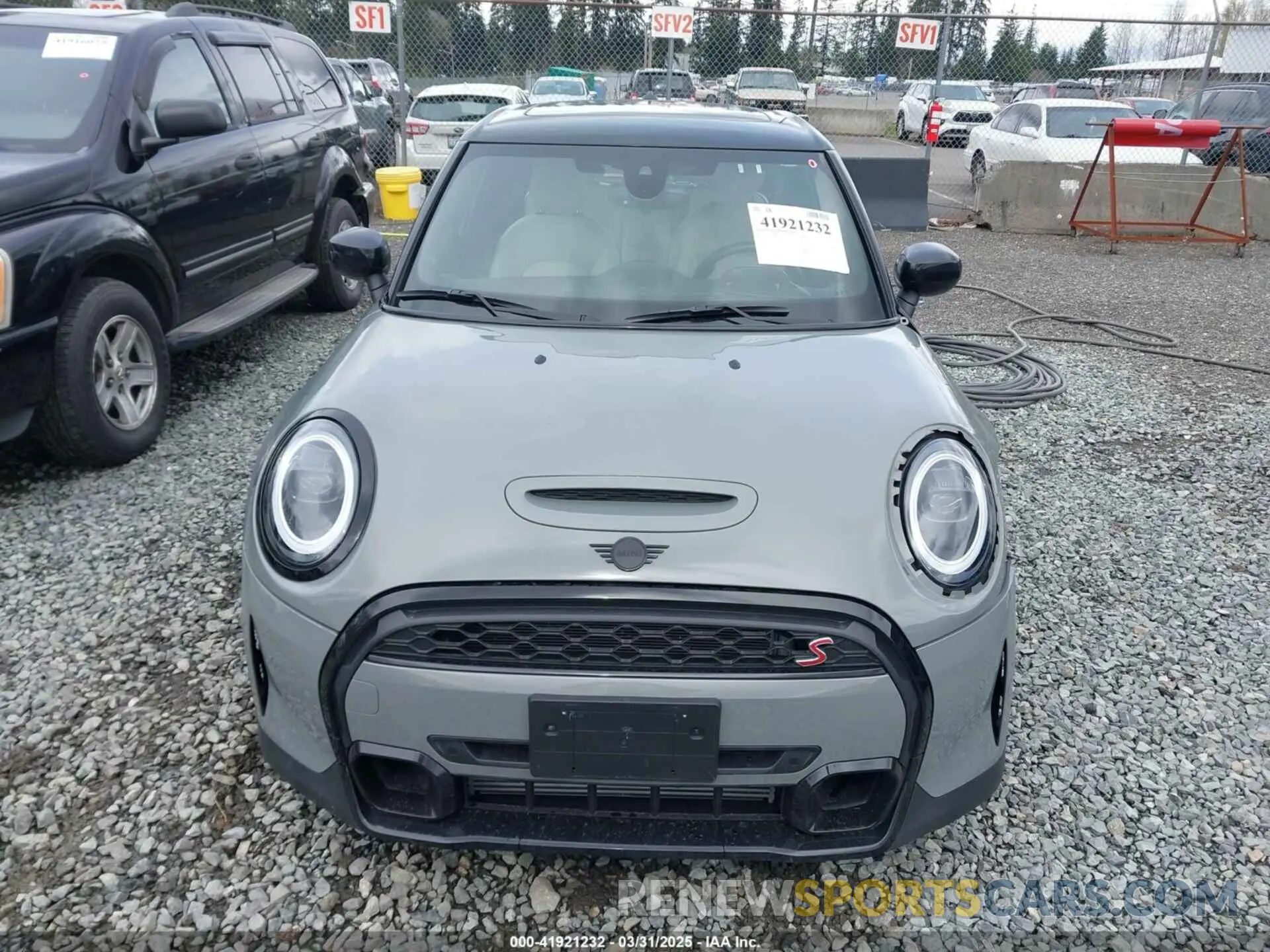 13 Photograph of a damaged car WMW53DK06P2T05743 MINI HARDTOP 2023