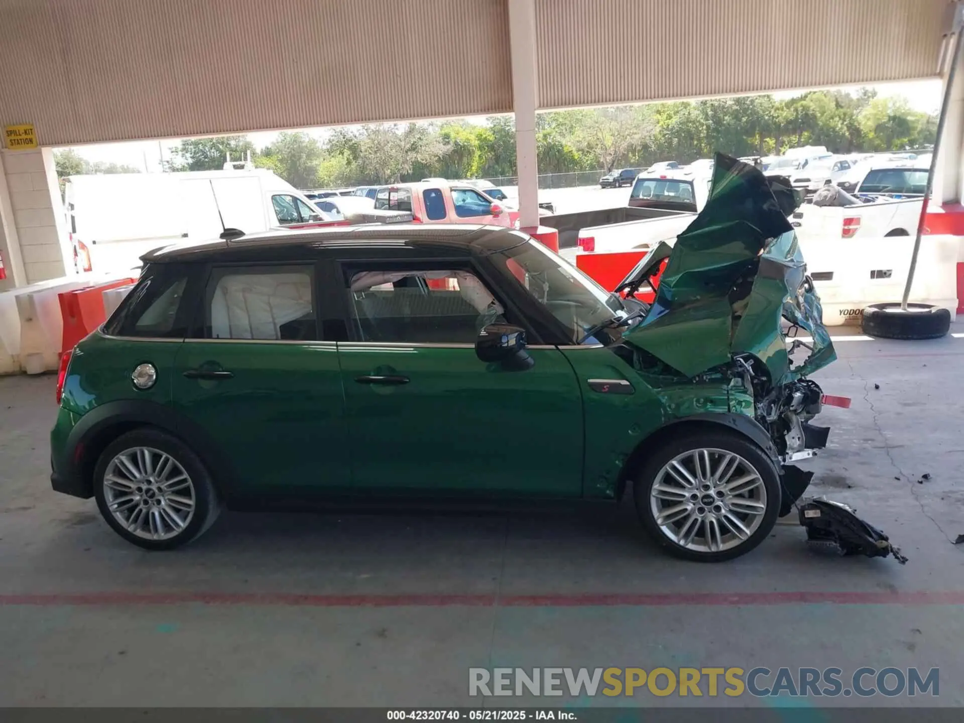 13 Photograph of a damaged car WMW53DK07P2T72660 MINI HARDTOP 2023
