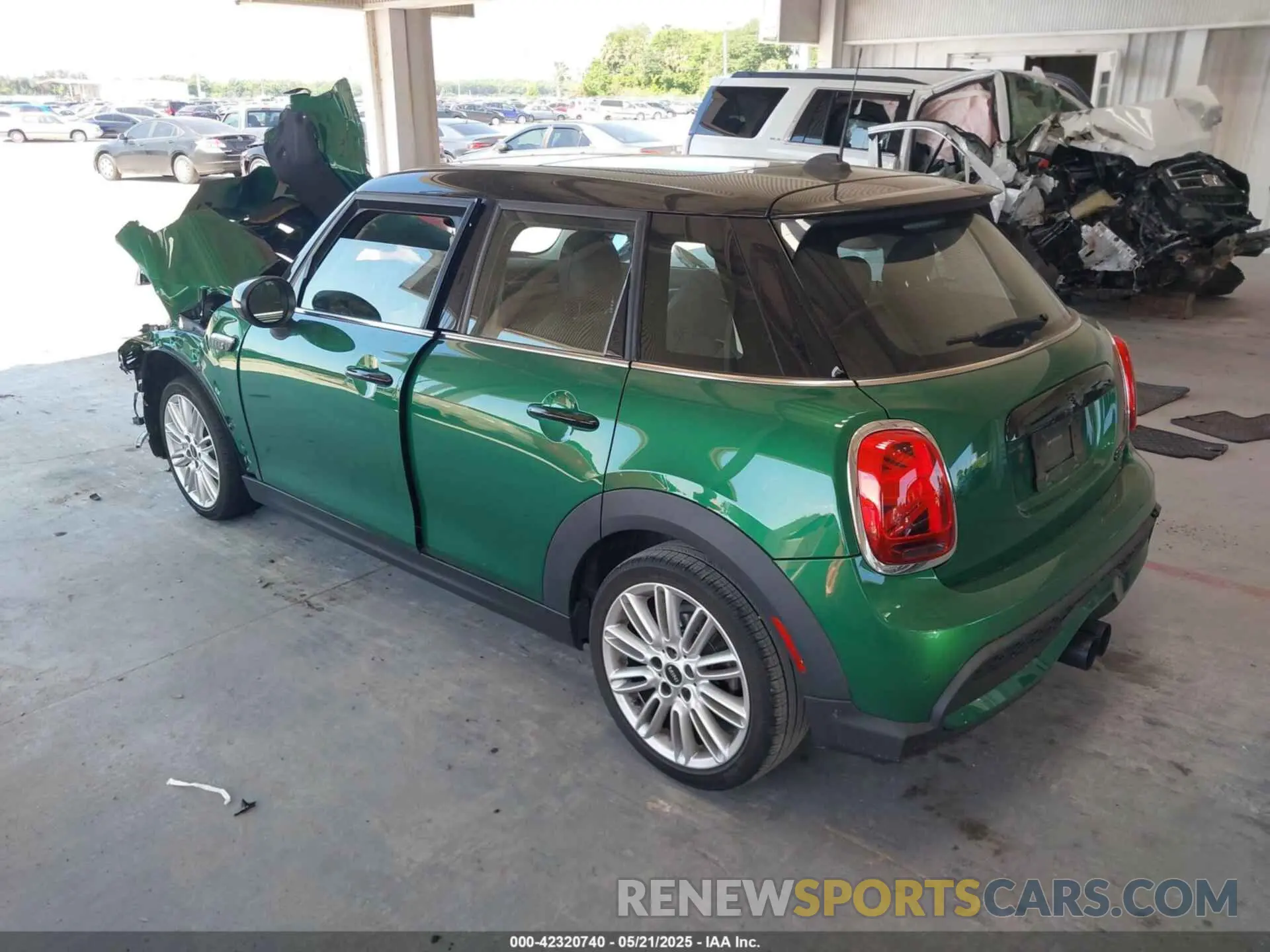 3 Photograph of a damaged car WMW53DK07P2T72660 MINI HARDTOP 2023