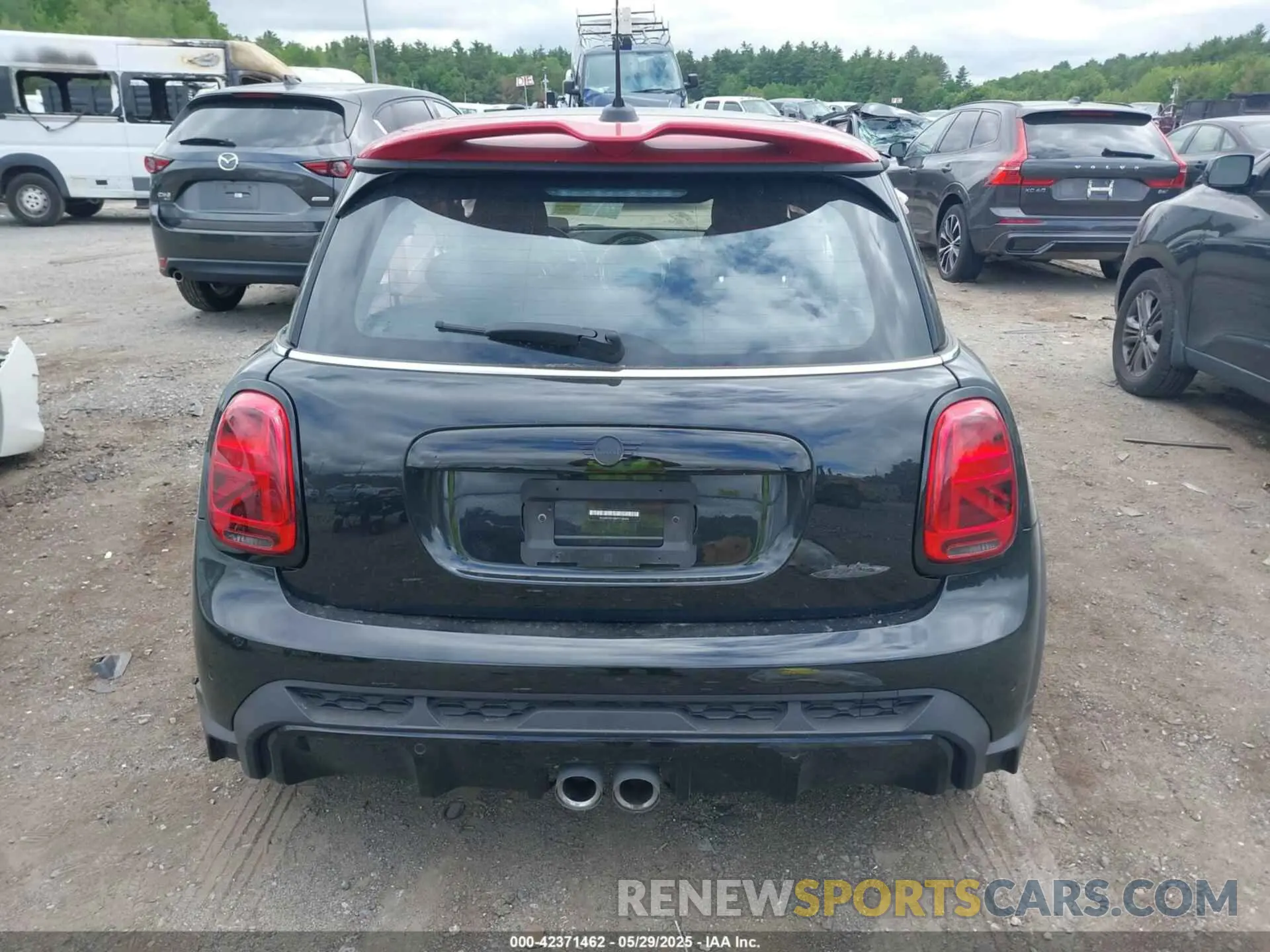 17 Photograph of a damaged car WMW73DH08P2T28604 MINI HARDTOP 2023