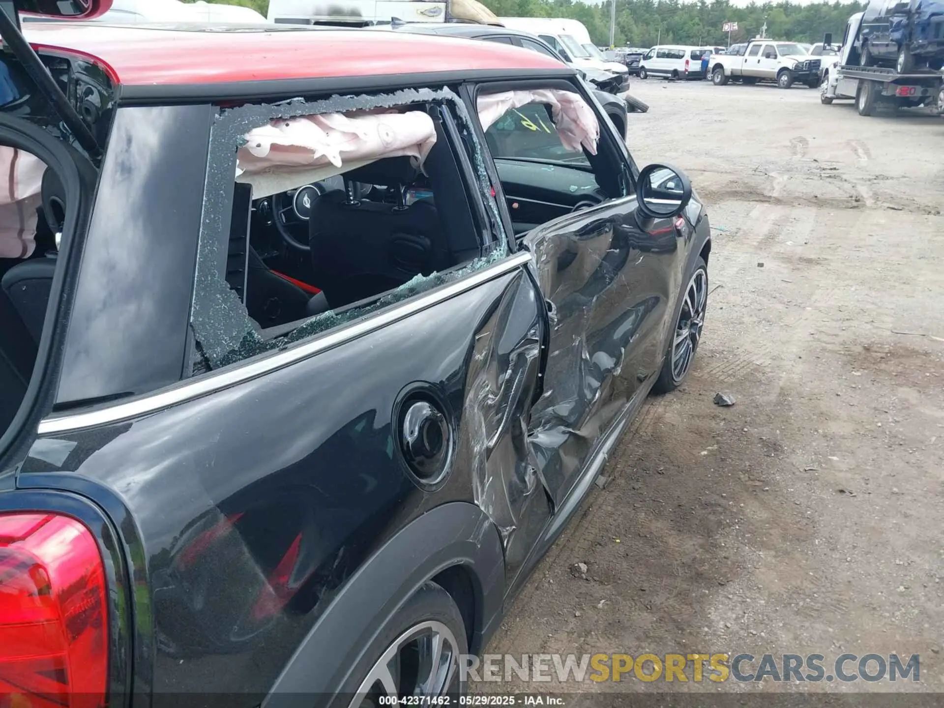 6 Photograph of a damaged car WMW73DH08P2T28604 MINI HARDTOP 2023