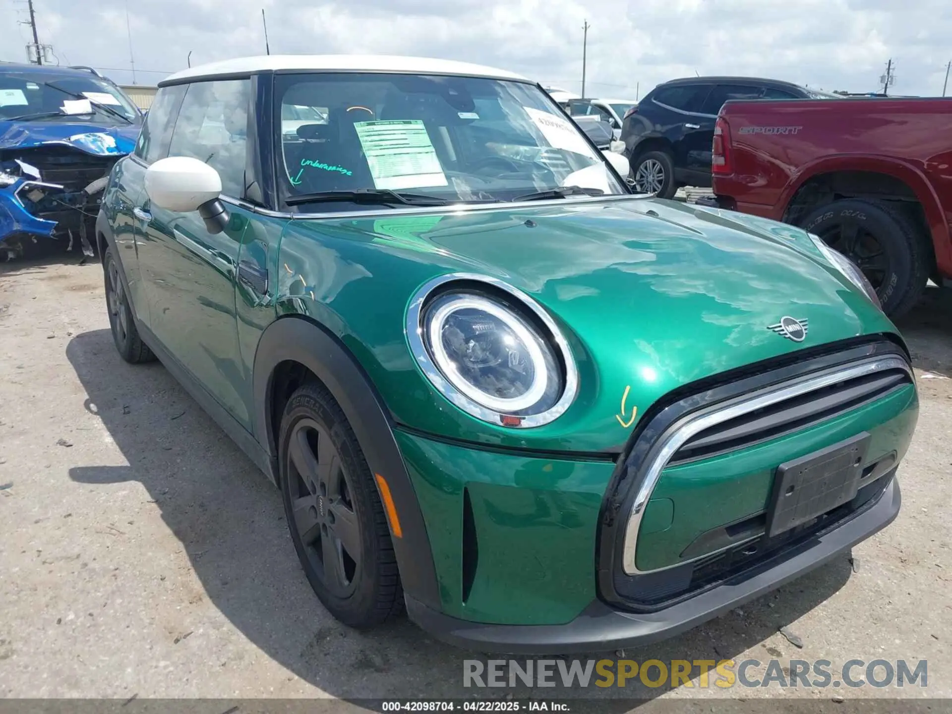 1 Photograph of a damaged car WMW33DH01R2V36390 MINI HARDTOP 2024