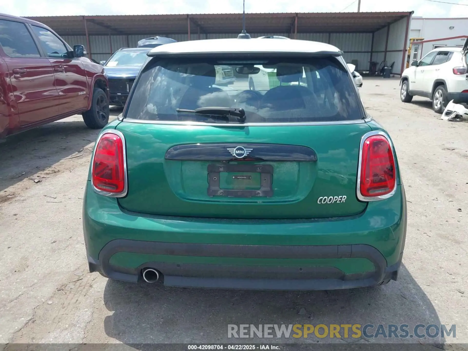 16 Photograph of a damaged car WMW33DH01R2V36390 MINI HARDTOP 2024