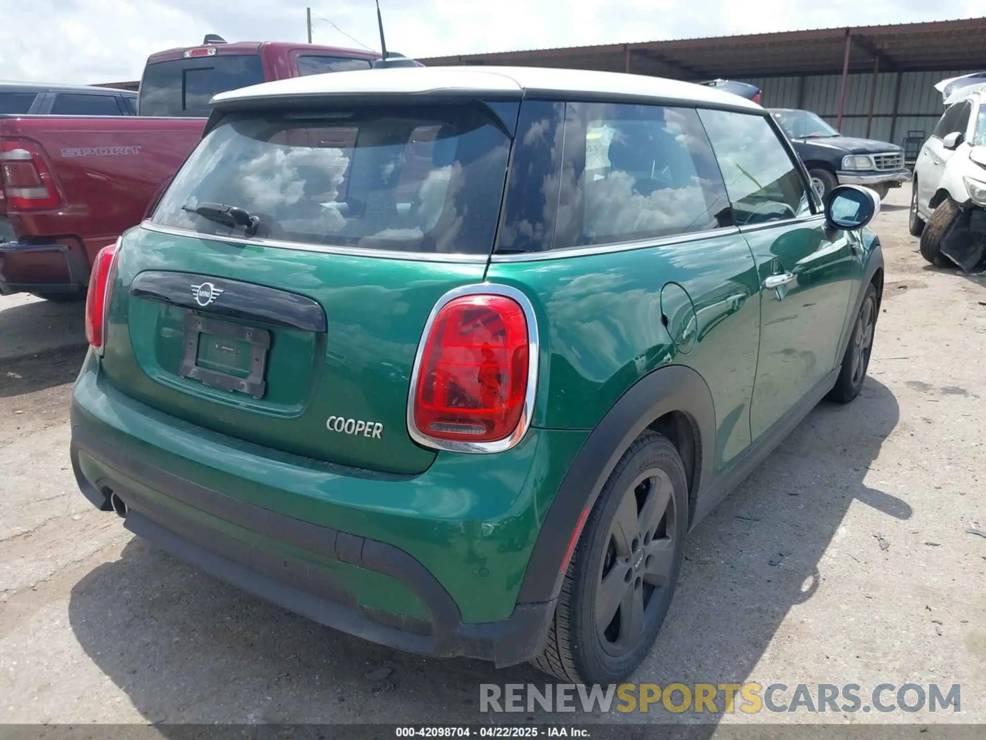 4 Photograph of a damaged car WMW33DH01R2V36390 MINI HARDTOP 2024