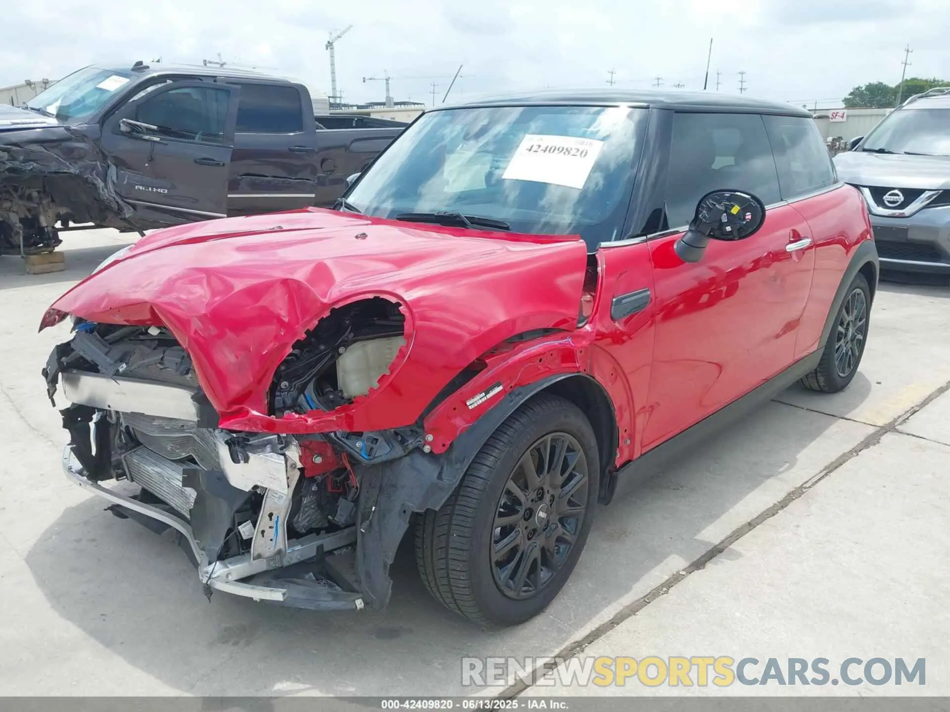 2 Photograph of a damaged car WMW33DH04R2V92209 MINI HARDTOP 2024