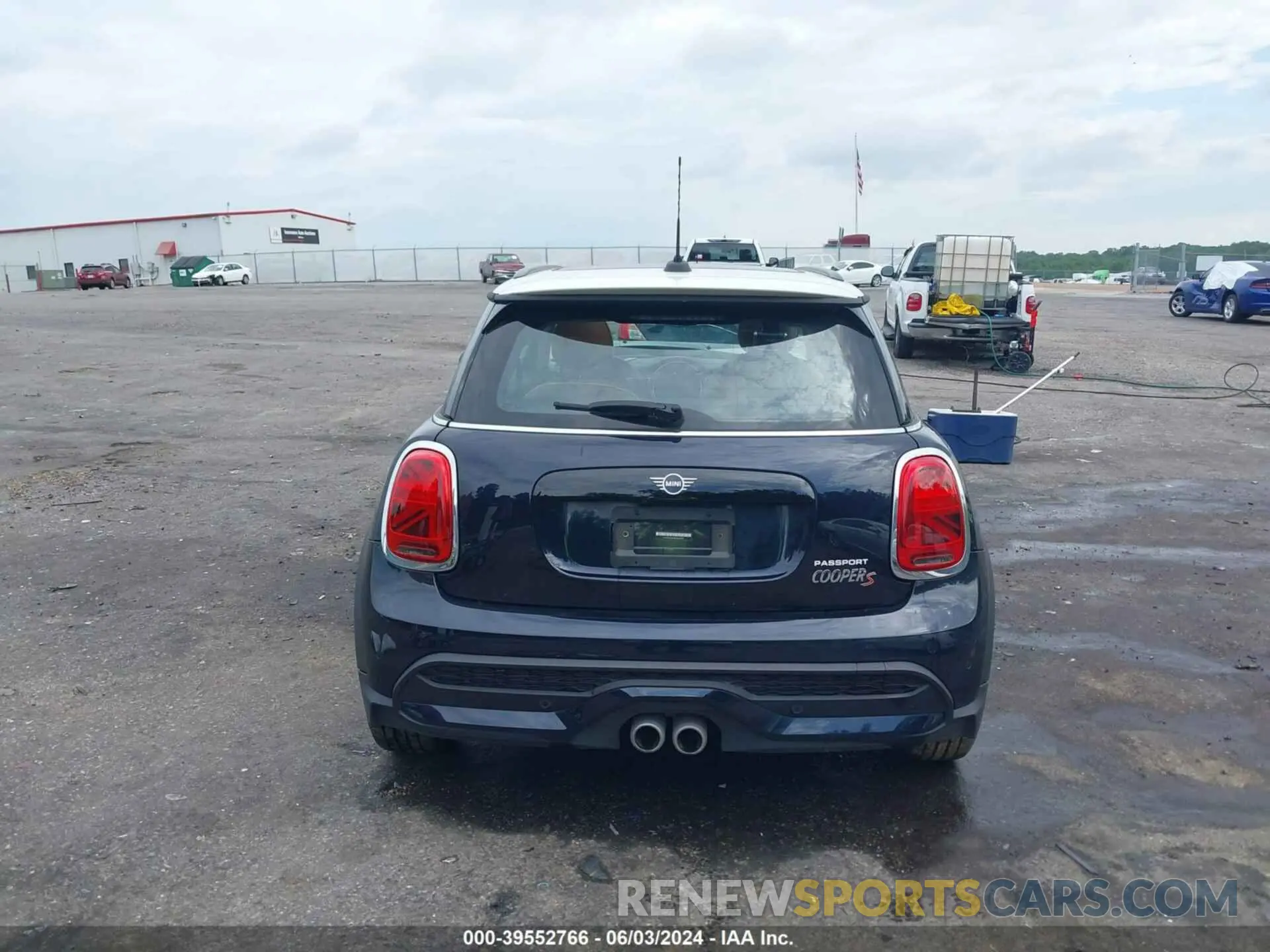 17 Photograph of a damaged car WMW53DH06R2U49917 MINI HARDTOP 2024