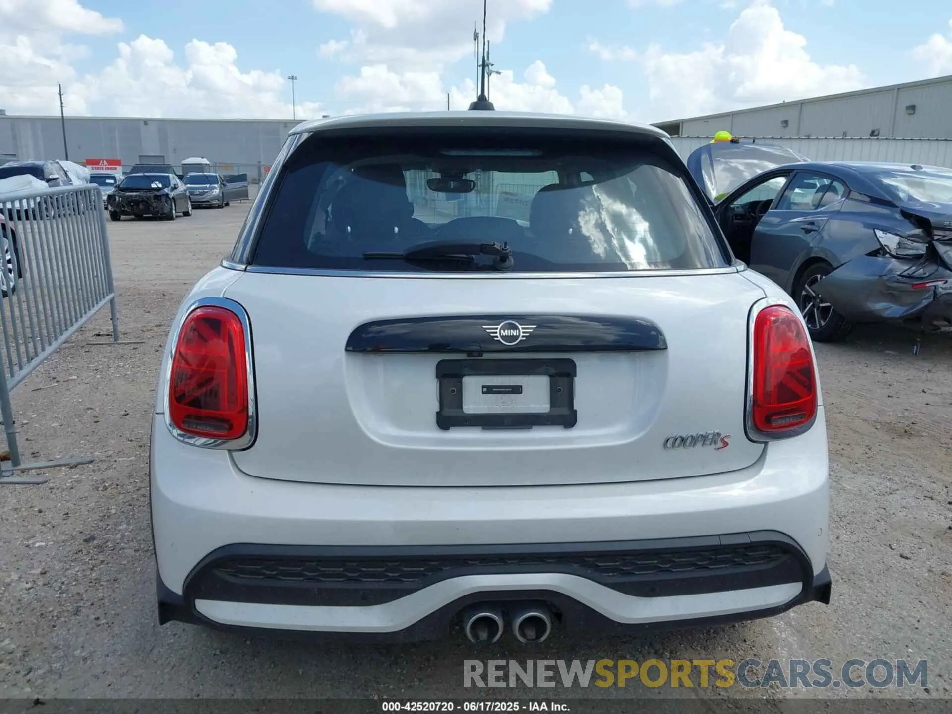 15 Photograph of a damaged car WMW53DK00R2V08730 MINI HARDTOP 2024