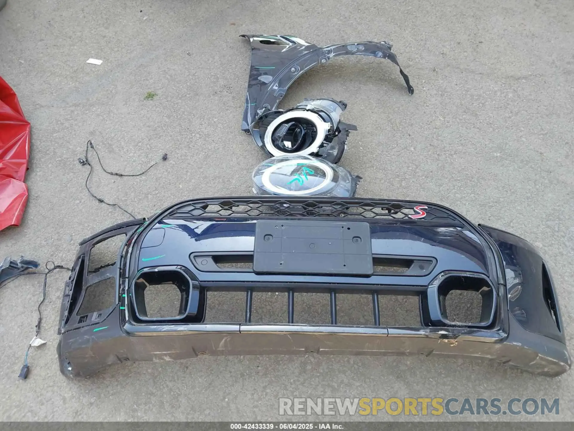 12 Photograph of a damaged car WMW53DK01R2U70182 MINI HARDTOP 2024