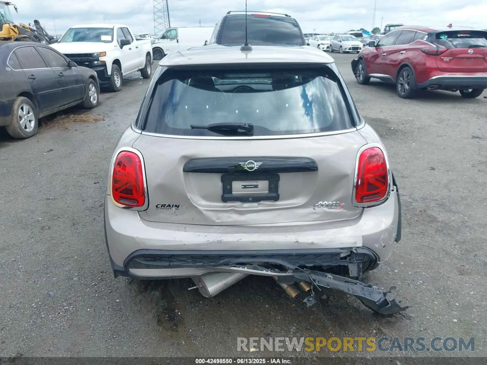 16 Photograph of a damaged car WMW53DK09R2U99994 MINI HARDTOP 2024