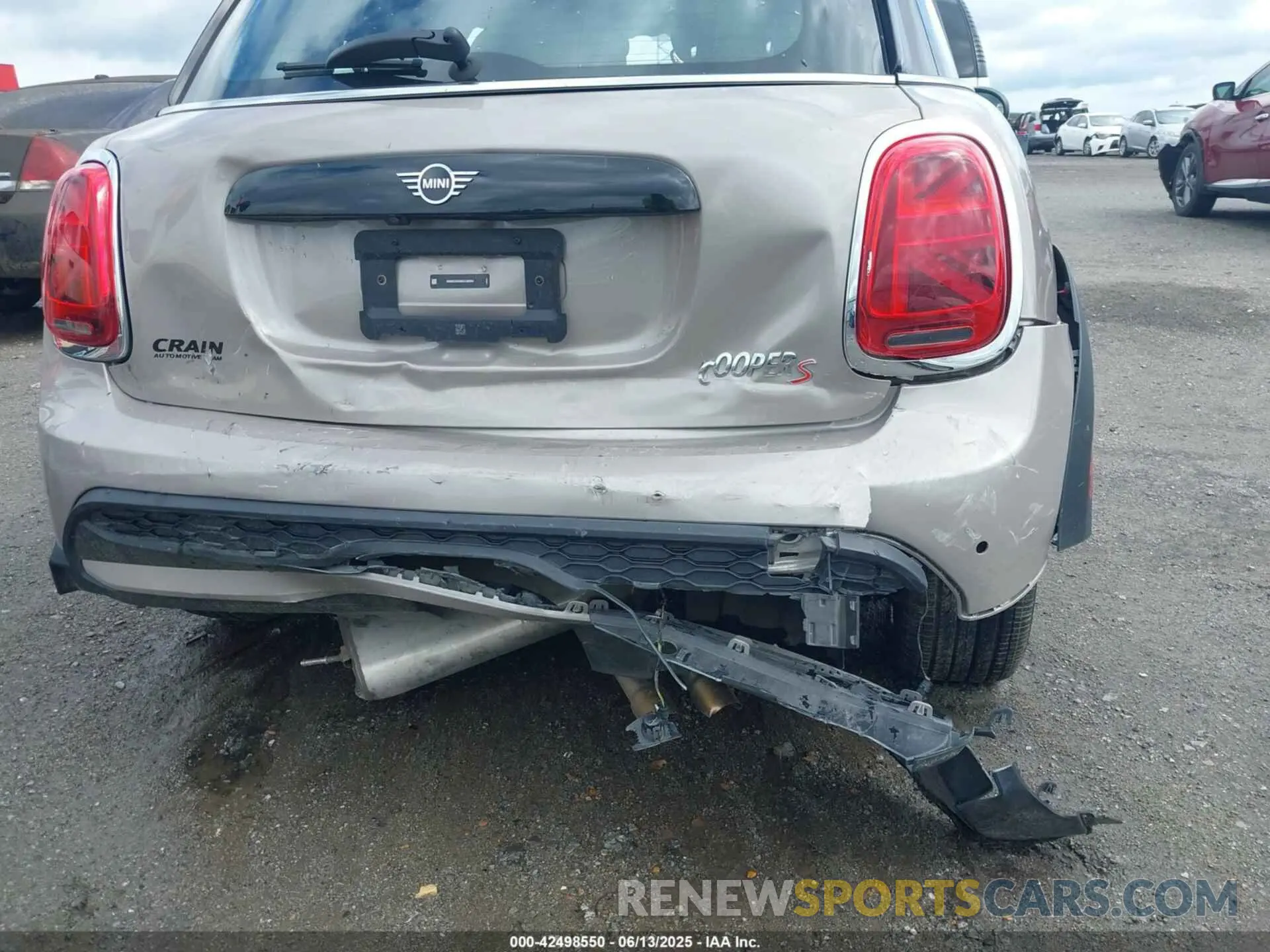17 Photograph of a damaged car WMW53DK09R2U99994 MINI HARDTOP 2024