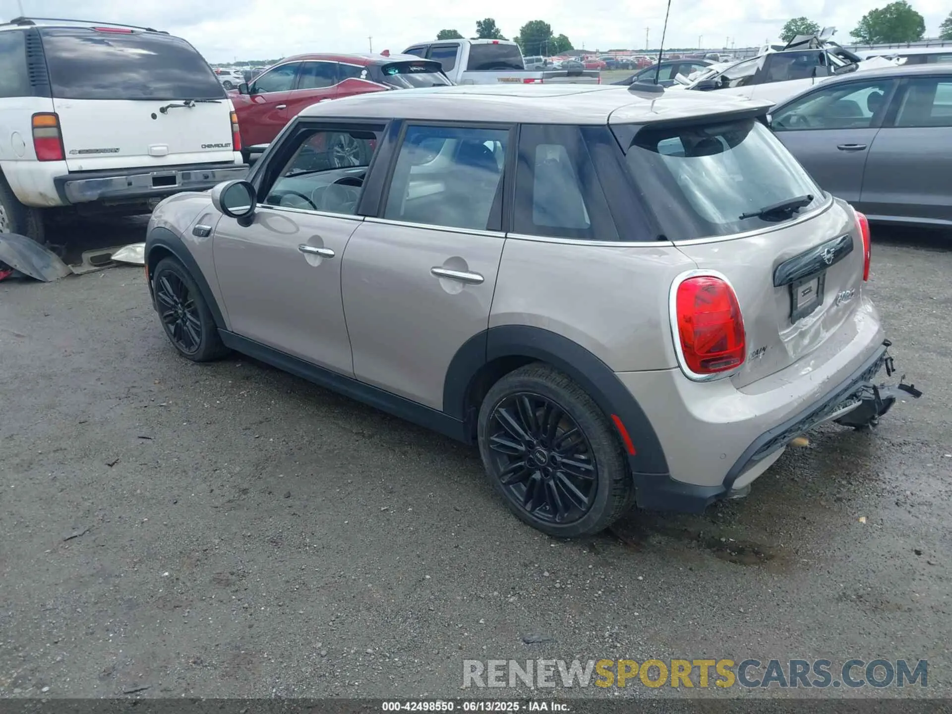 3 Photograph of a damaged car WMW53DK09R2U99994 MINI HARDTOP 2024