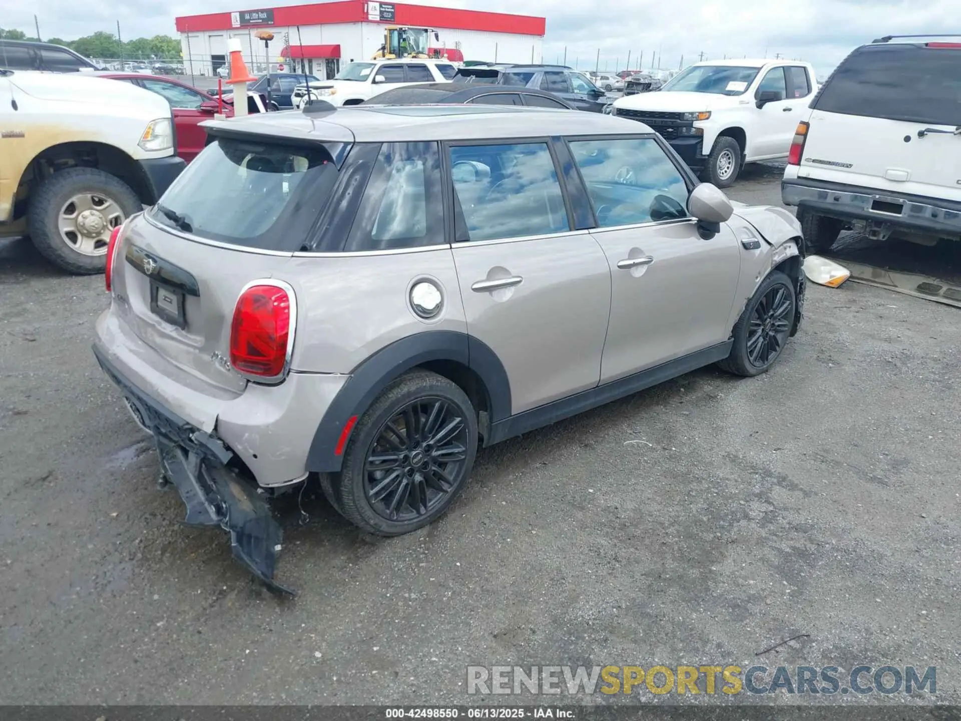 4 Photograph of a damaged car WMW53DK09R2U99994 MINI HARDTOP 2024