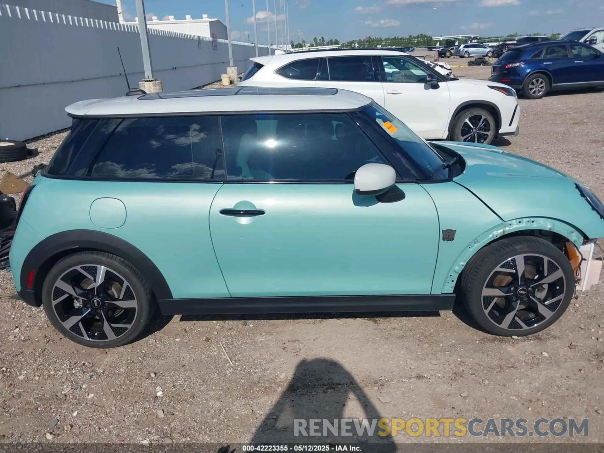 14 Photograph of a damaged car WMW23GD00S2W11766 MINI HARDTOP 2025
