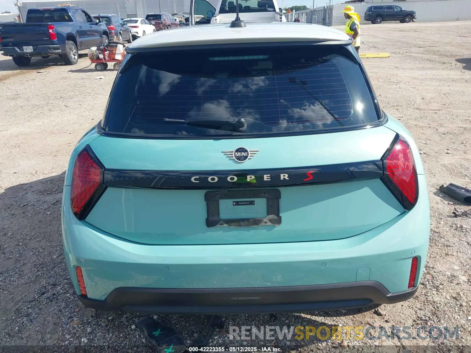 17 Photograph of a damaged car WMW23GD00S2W11766 MINI HARDTOP 2025