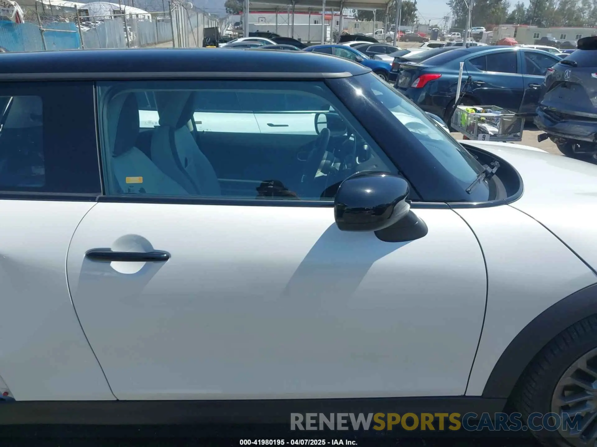 14 Photograph of a damaged car WMW23GD08S2W21848 MINI HARDTOP 2025