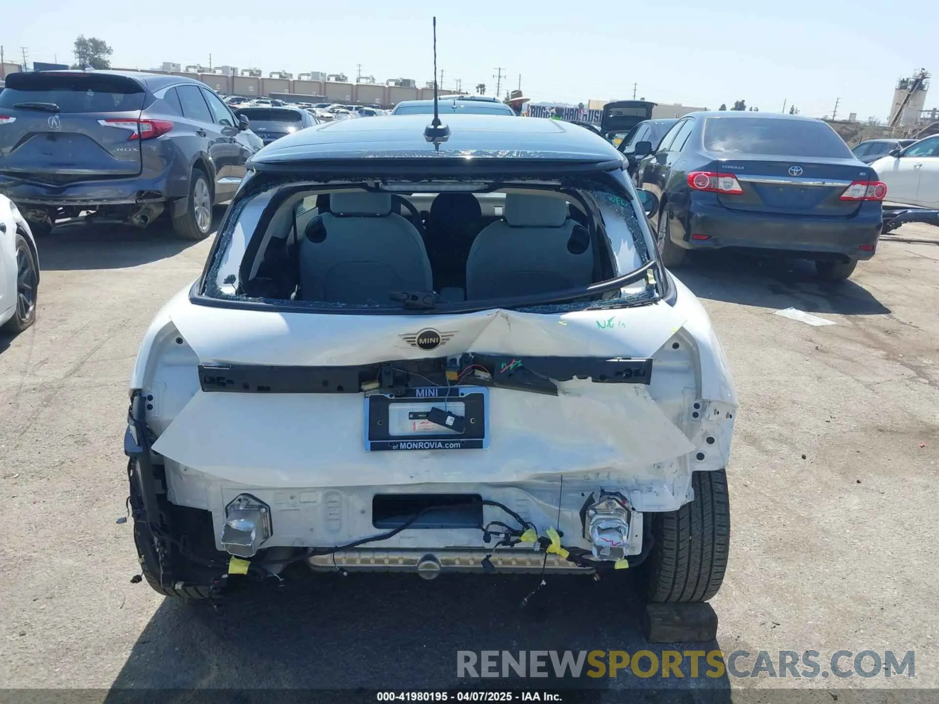 17 Photograph of a damaged car WMW23GD08S2W21848 MINI HARDTOP 2025