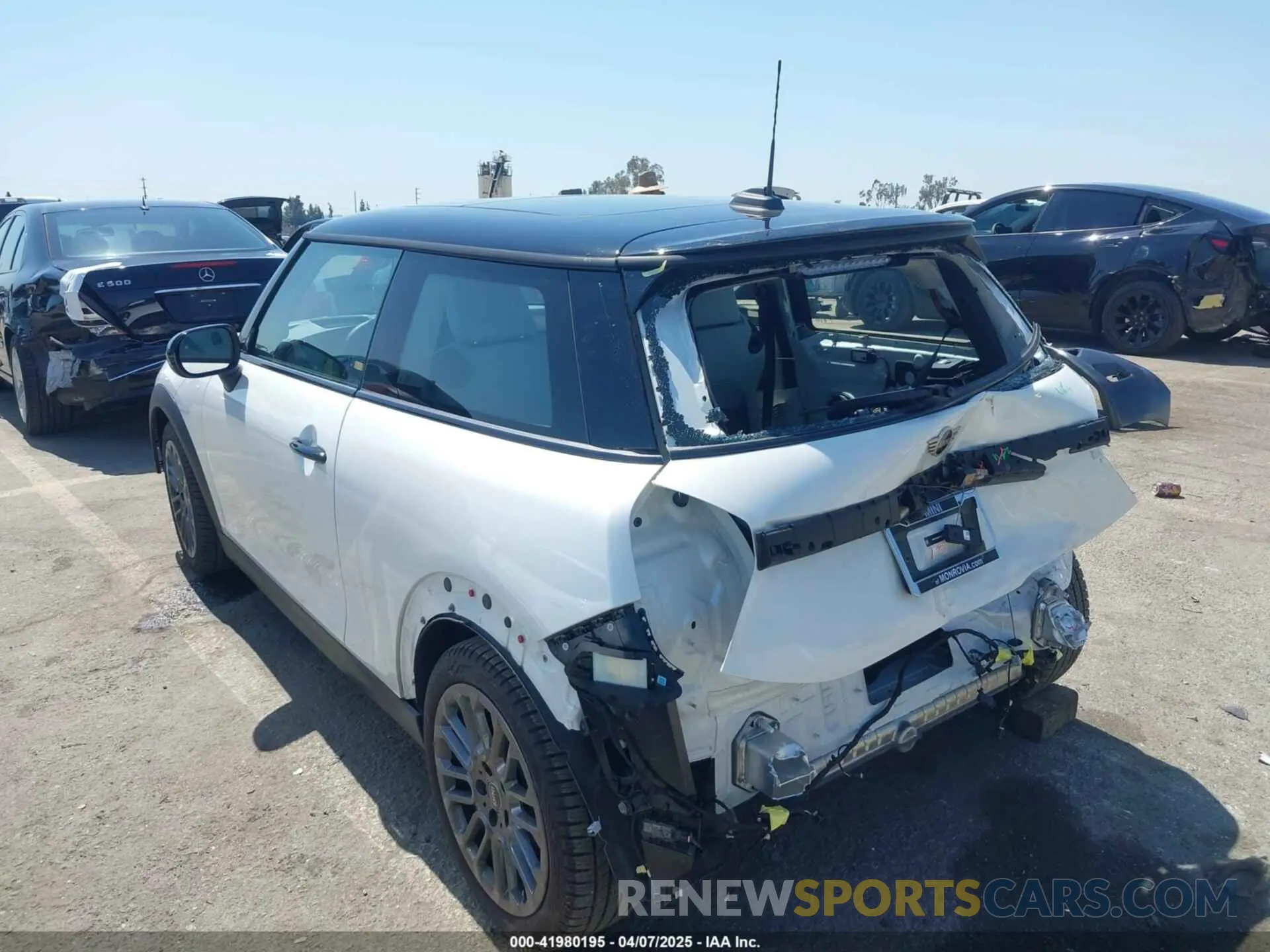 3 Photograph of a damaged car WMW23GD08S2W21848 MINI HARDTOP 2025