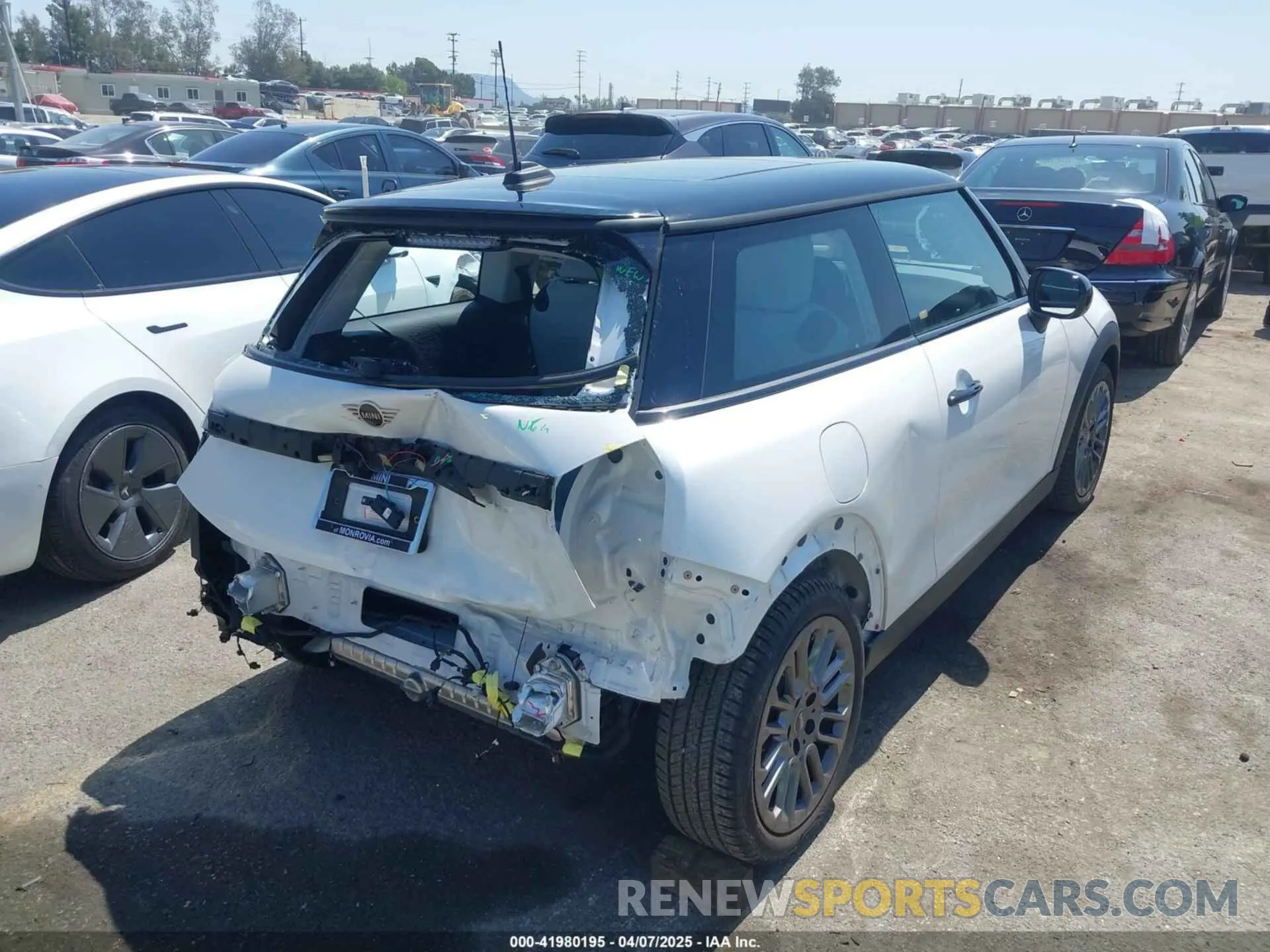 4 Photograph of a damaged car WMW23GD08S2W21848 MINI HARDTOP 2025
