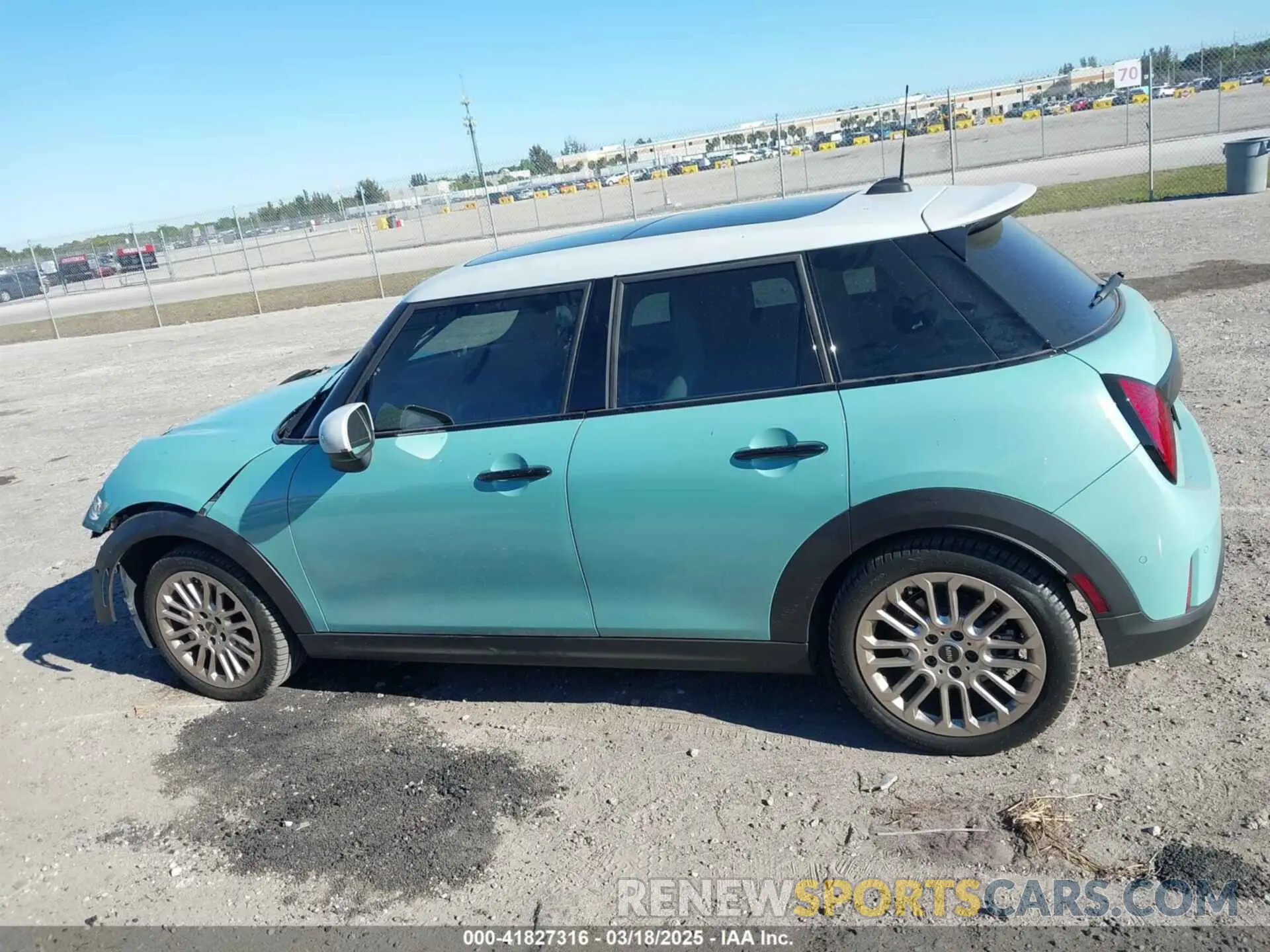 15 Photograph of a damaged car WMW53GD02S2W35855 MINI HARDTOP 2025