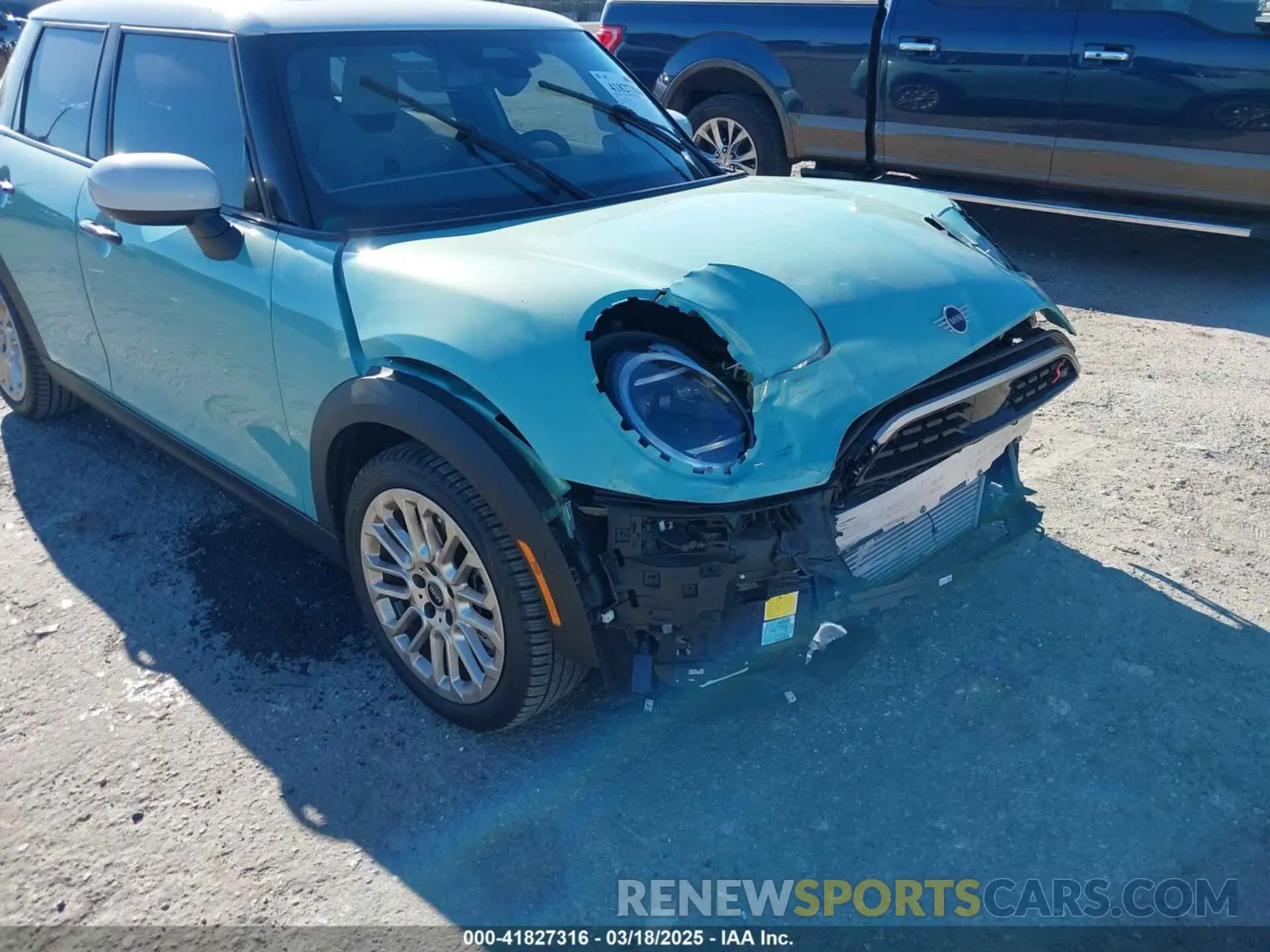 18 Photograph of a damaged car WMW53GD02S2W35855 MINI HARDTOP 2025