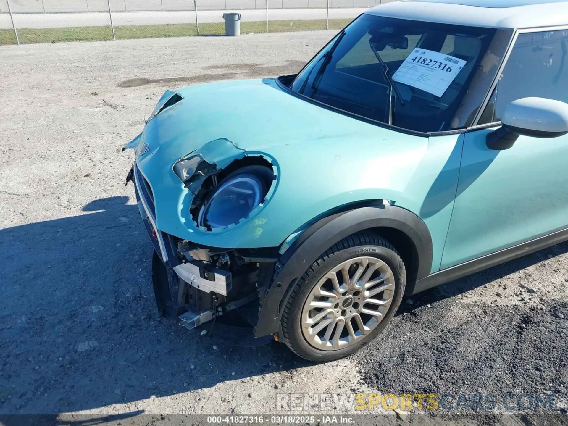 19 Photograph of a damaged car WMW53GD02S2W35855 MINI HARDTOP 2025