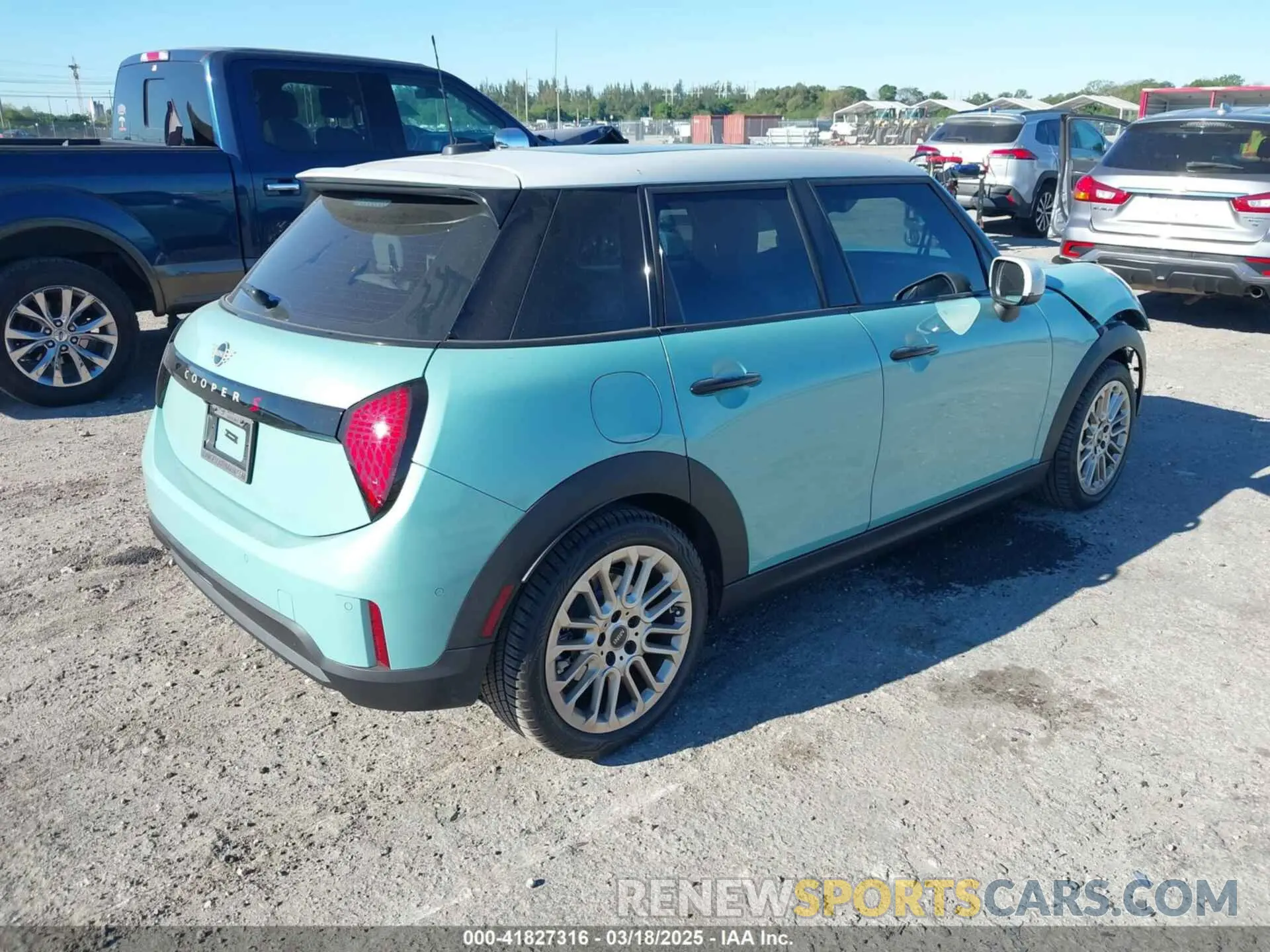 4 Photograph of a damaged car WMW53GD02S2W35855 MINI HARDTOP 2025
