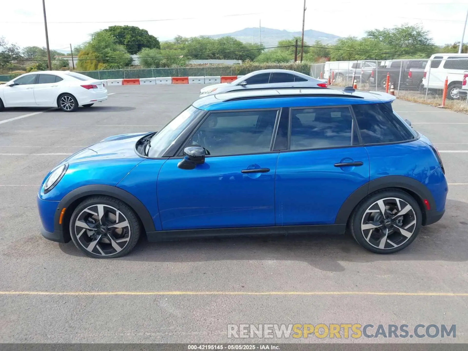 14 Photograph of a damaged car WMW53GD06S2X07348 MINI HARDTOP 2025