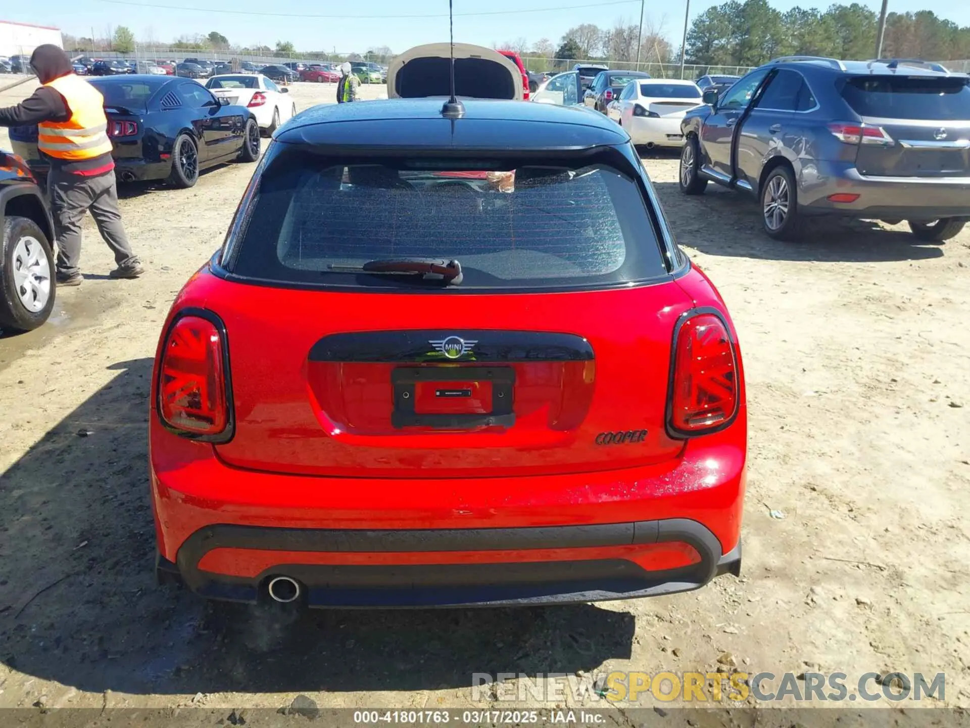 17 Photograph of a damaged car WMW33DK00R2V40133 MINI HARDTOP 4 DOOR 2024