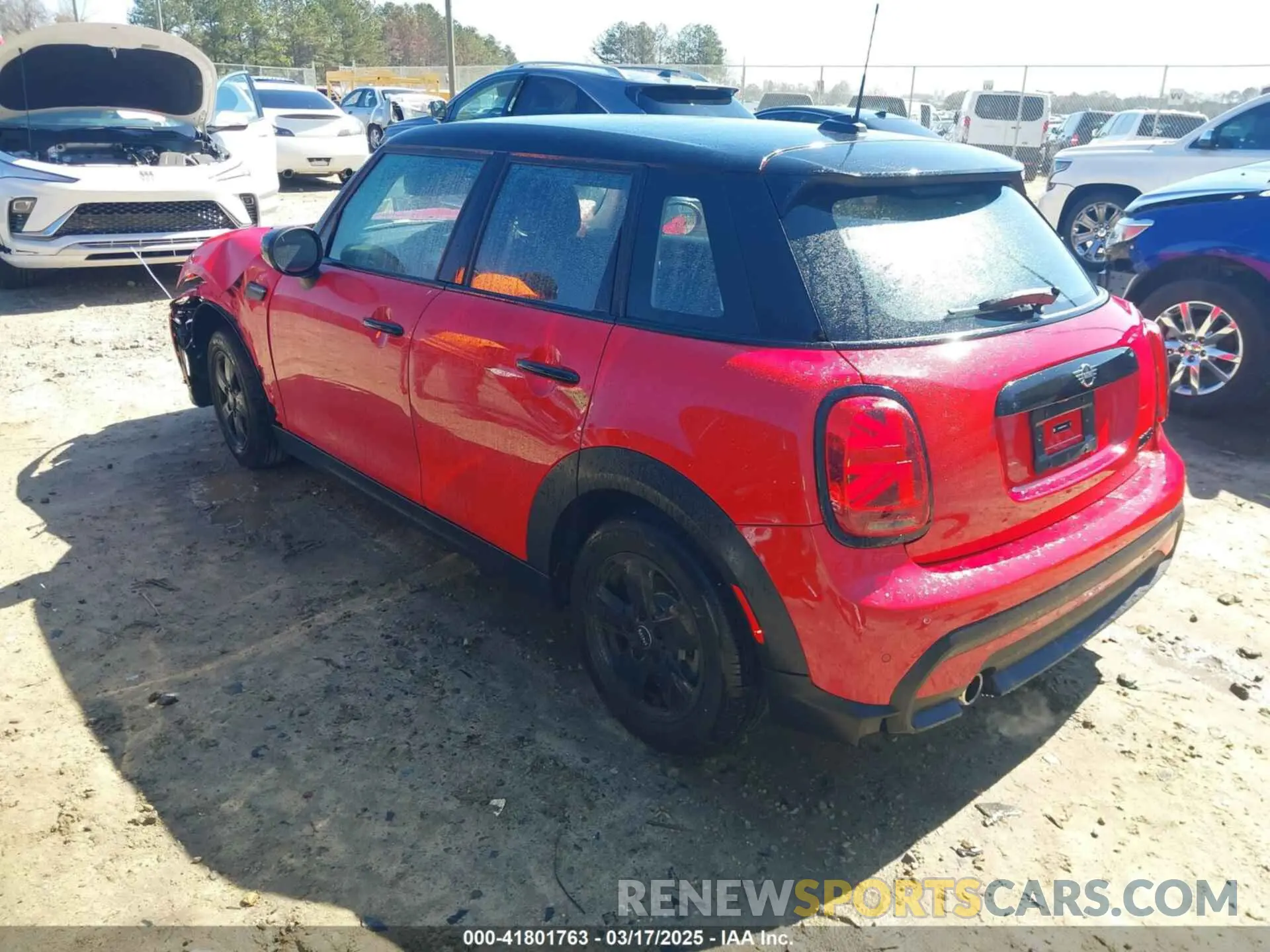 3 Photograph of a damaged car WMW33DK00R2V40133 MINI HARDTOP 4 DOOR 2024