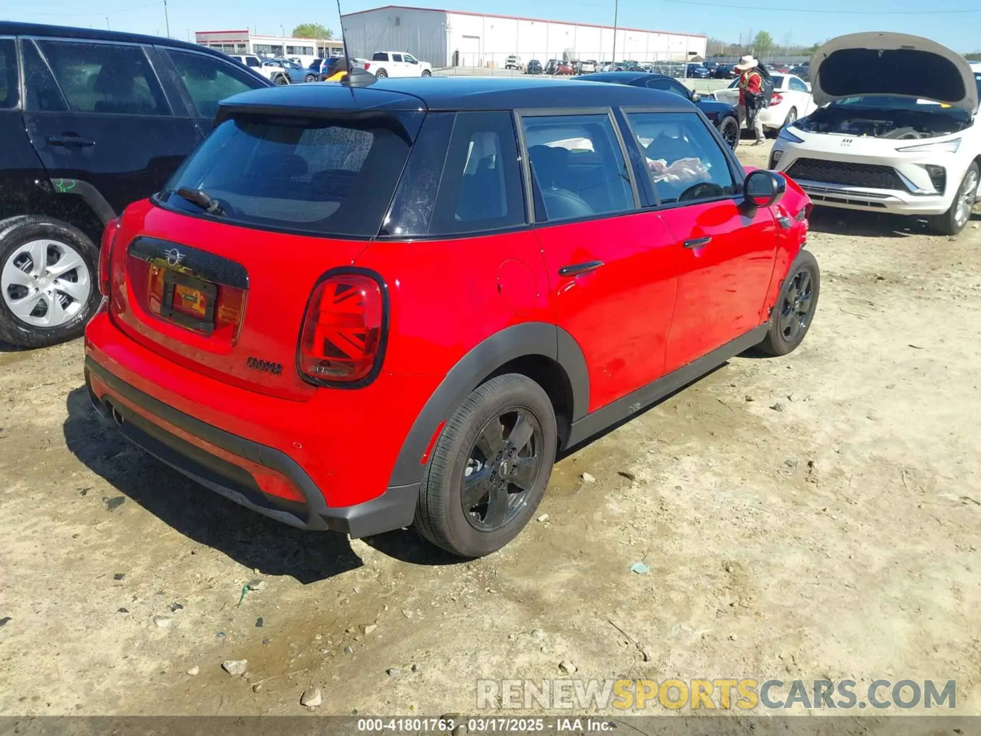 4 Photograph of a damaged car WMW33DK00R2V40133 MINI HARDTOP 4 DOOR 2024