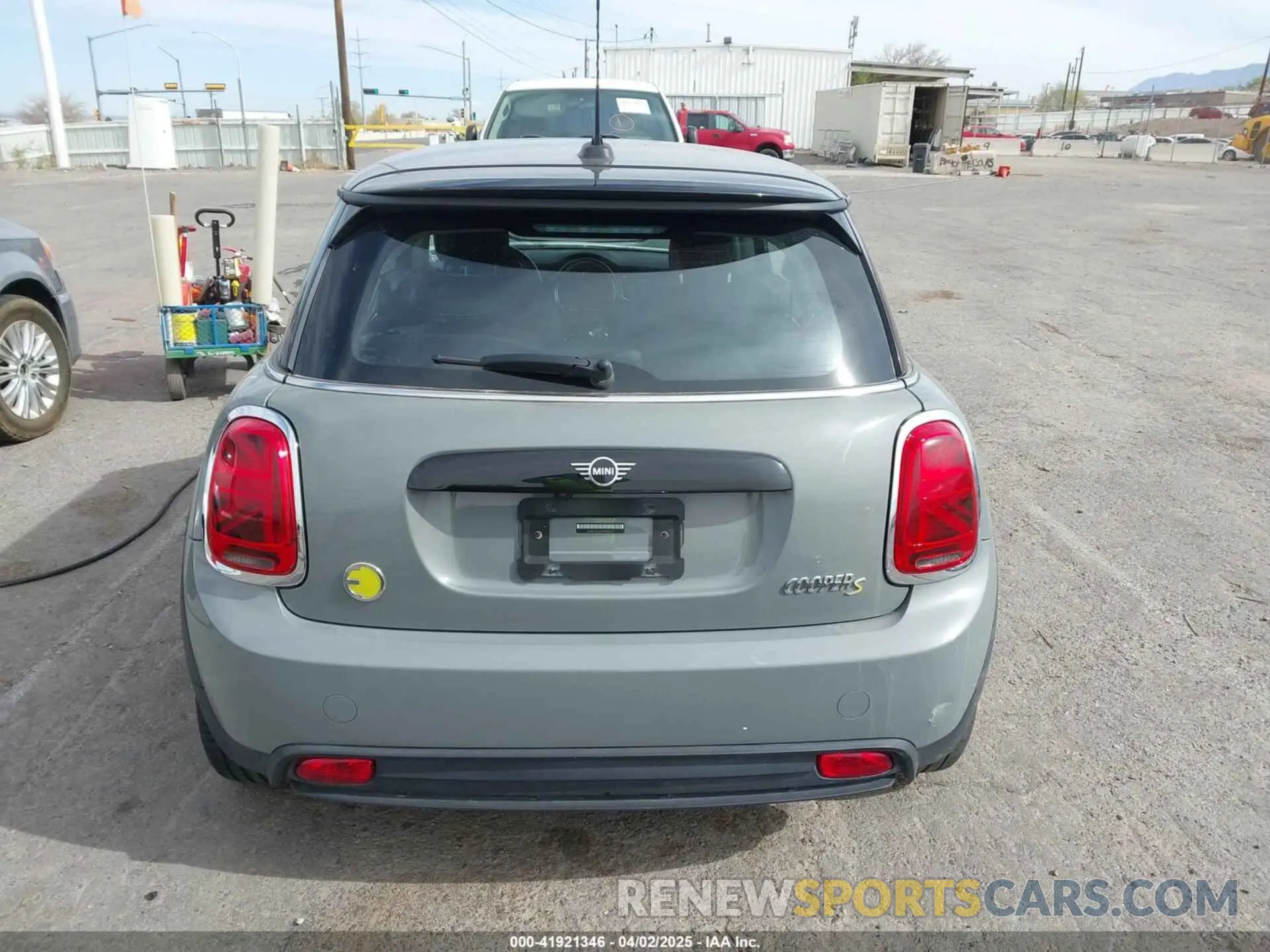 17 Photograph of a damaged car WMW13DJ01N2P85767 MINI SE HARDTOP 2022