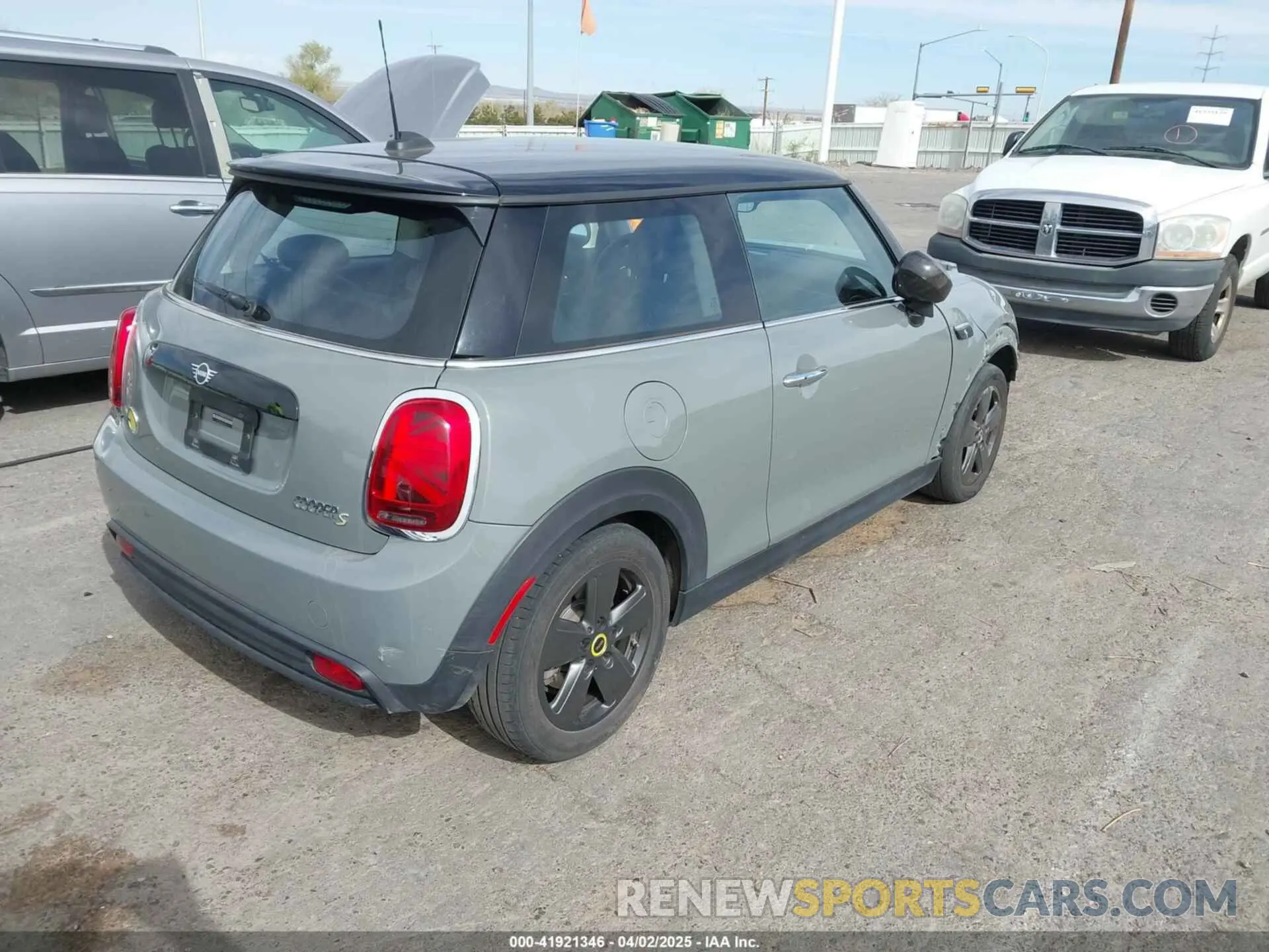 4 Photograph of a damaged car WMW13DJ01N2P85767 MINI SE HARDTOP 2022