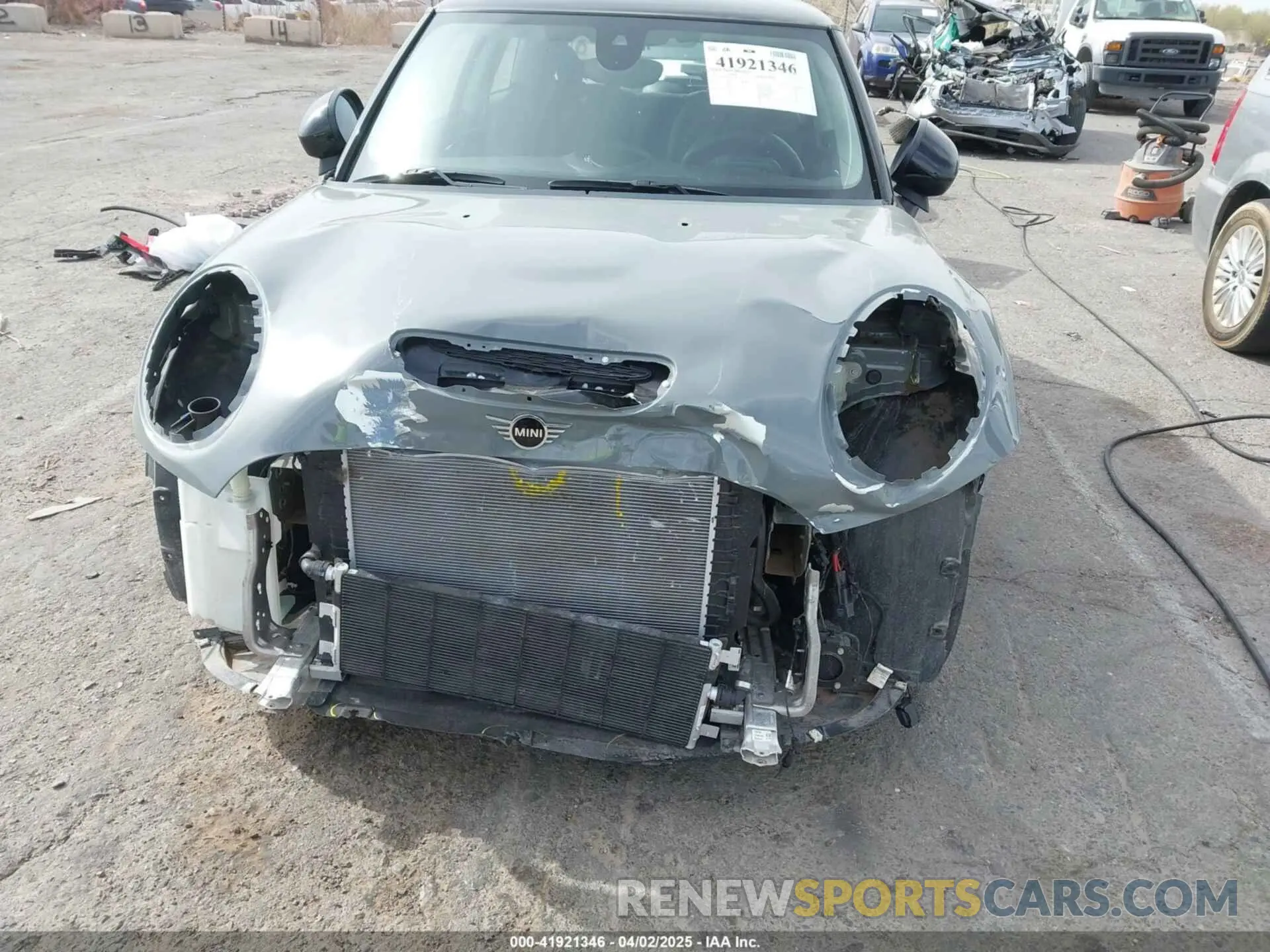 6 Photograph of a damaged car WMW13DJ01N2P85767 MINI SE HARDTOP 2022