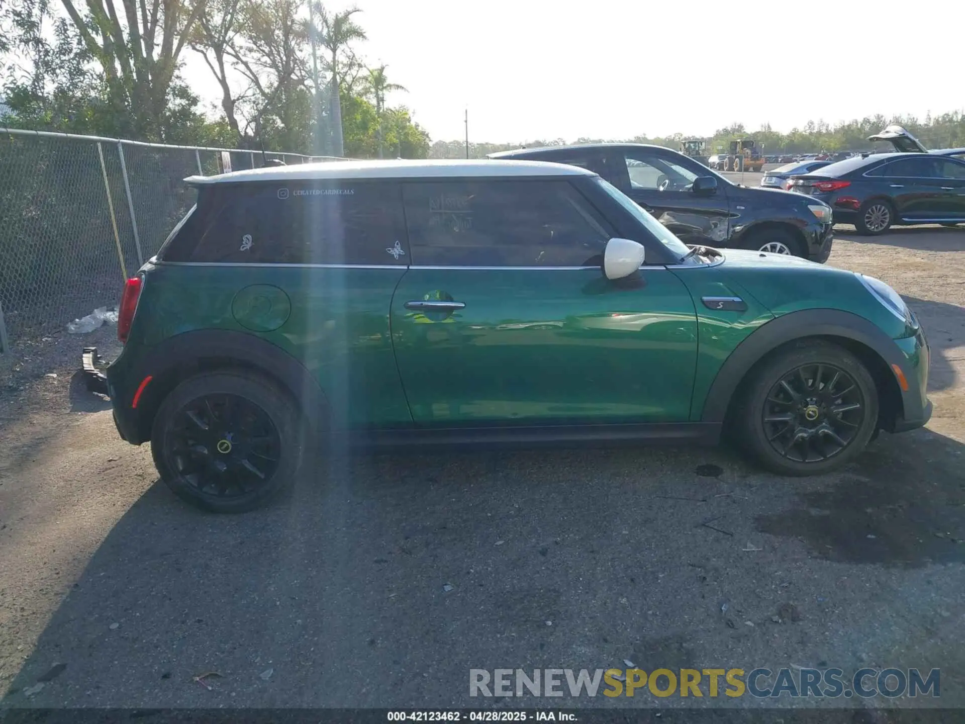14 Photograph of a damaged car WMW13DJ04N2S26388 MINI SE HARDTOP 2022