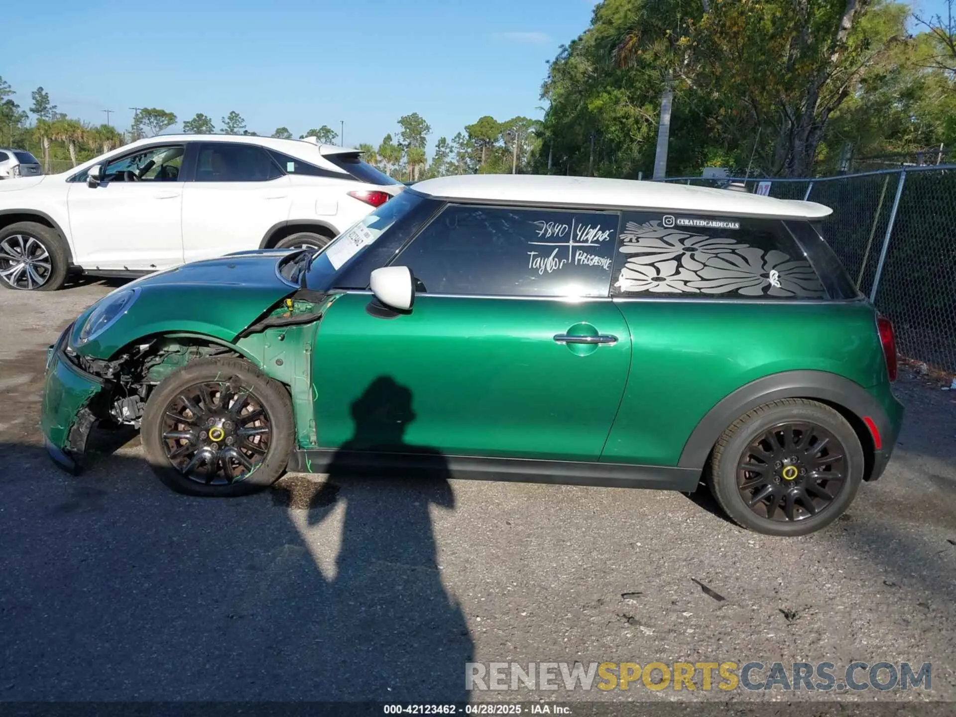 15 Photograph of a damaged car WMW13DJ04N2S26388 MINI SE HARDTOP 2022